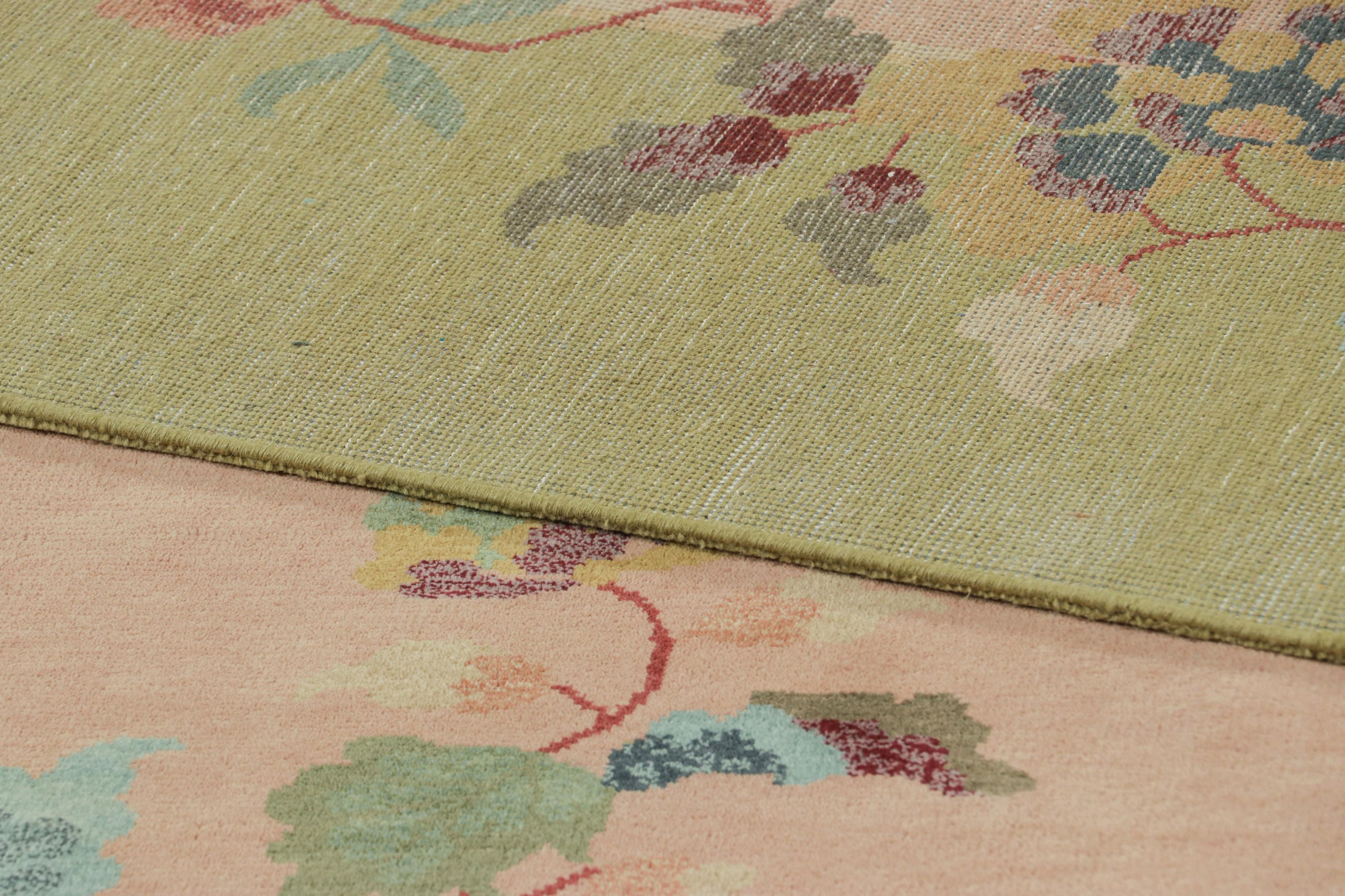 XXI secolo e contemporaneo Rug & Kilim è un tappeto in stile Art Deco cinese di colore rosa con motivi floreali colorati in vendita