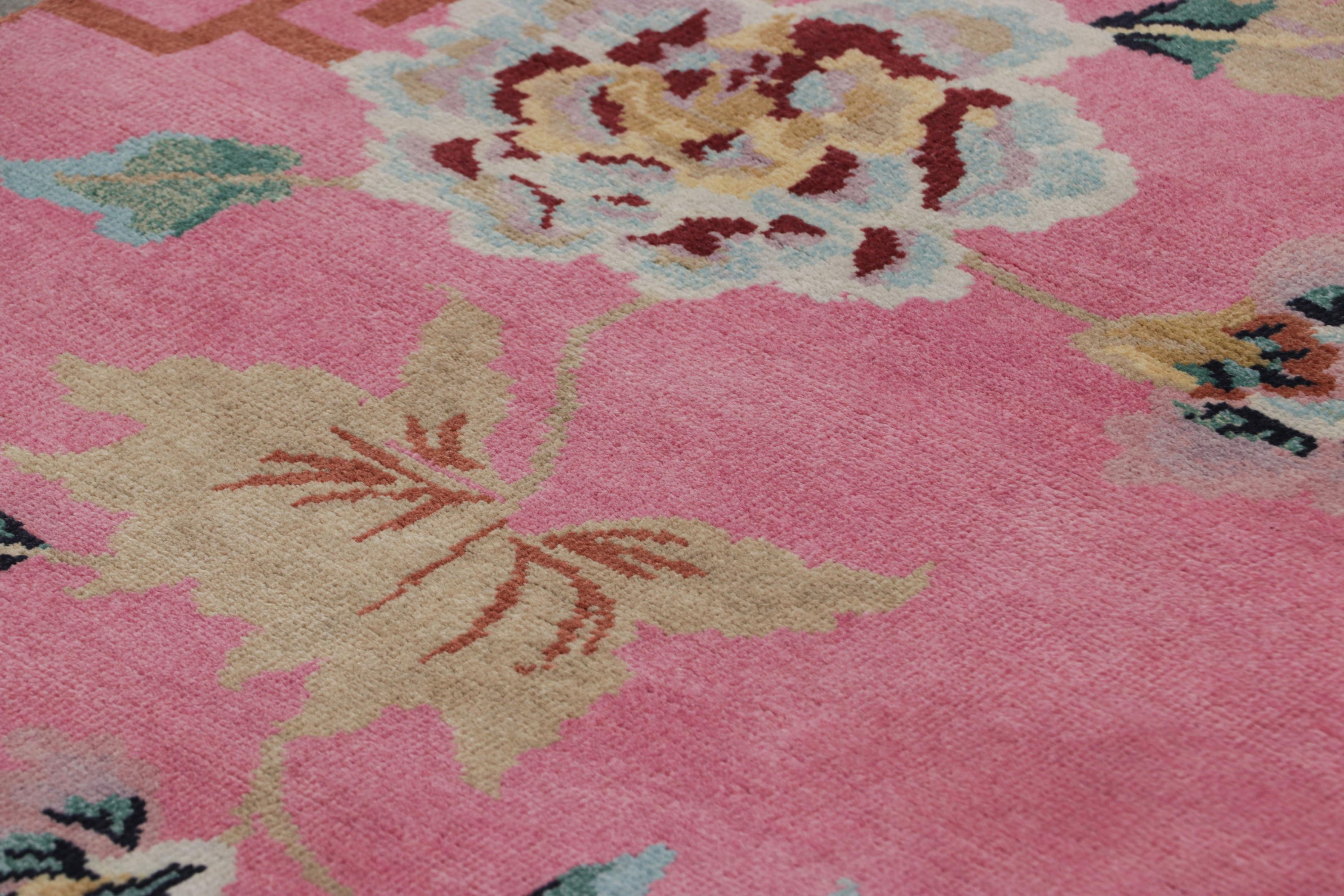 Realizzato in lana annodata a mano, questo tappeto contemporaneo 3x4 rappresenta la collezione di tappeti Art Deco cinesi di Rug & Kilim, ispirata a pezzi d'epoca in stile Chinoiserie degli anni '20 dalla sensibilità più elegante. 

Sul design: