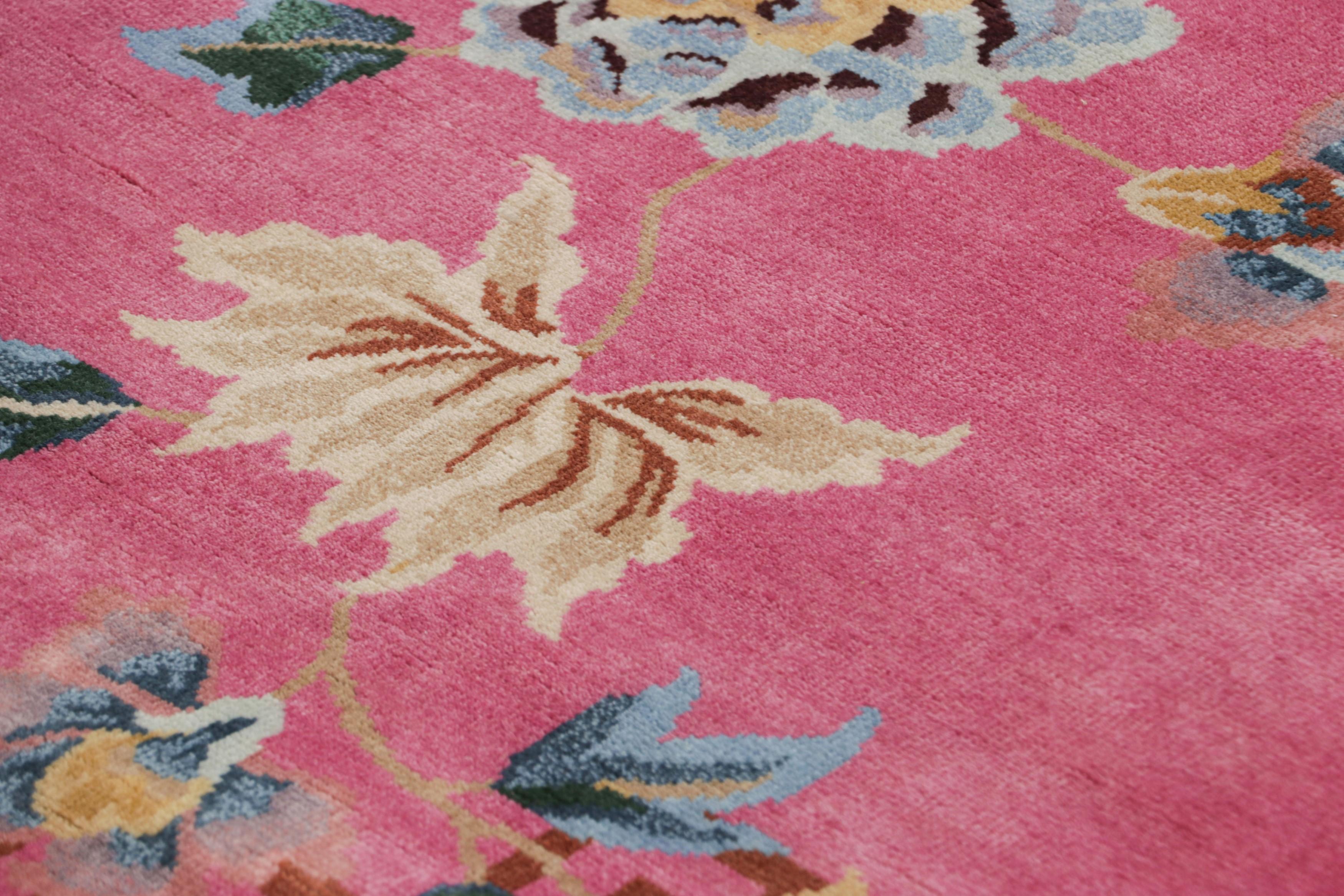 Réalisé en laine nouée à la main, ce tapis contemporain 3x4 représente la collection de tapis Art déco chinois de Rug & Kilim, inspirée des pièces d'époque de style Chinoiserie des années 1920, d'une sensibilité des plus élégantes. 

Sur le Design :