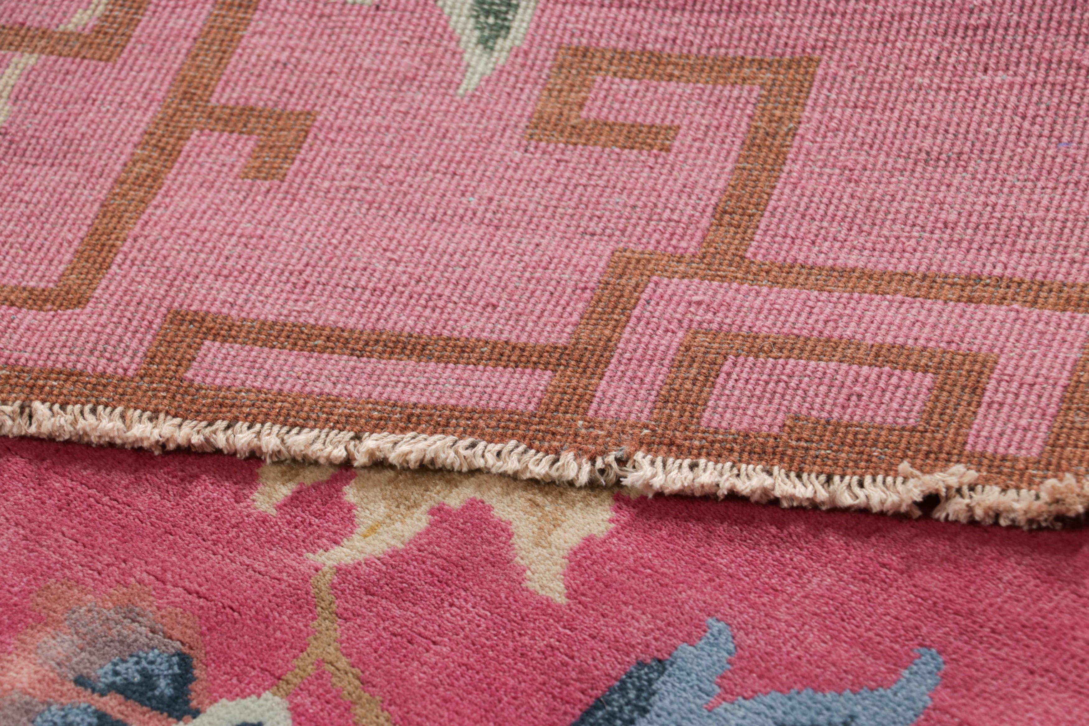 XXIe siècle et contemporain Rug & Kilim's Chinese Art Deco Style Rug in Pink with Floral Patterns (tapis chinois de style art déco à motifs floraux) en vente