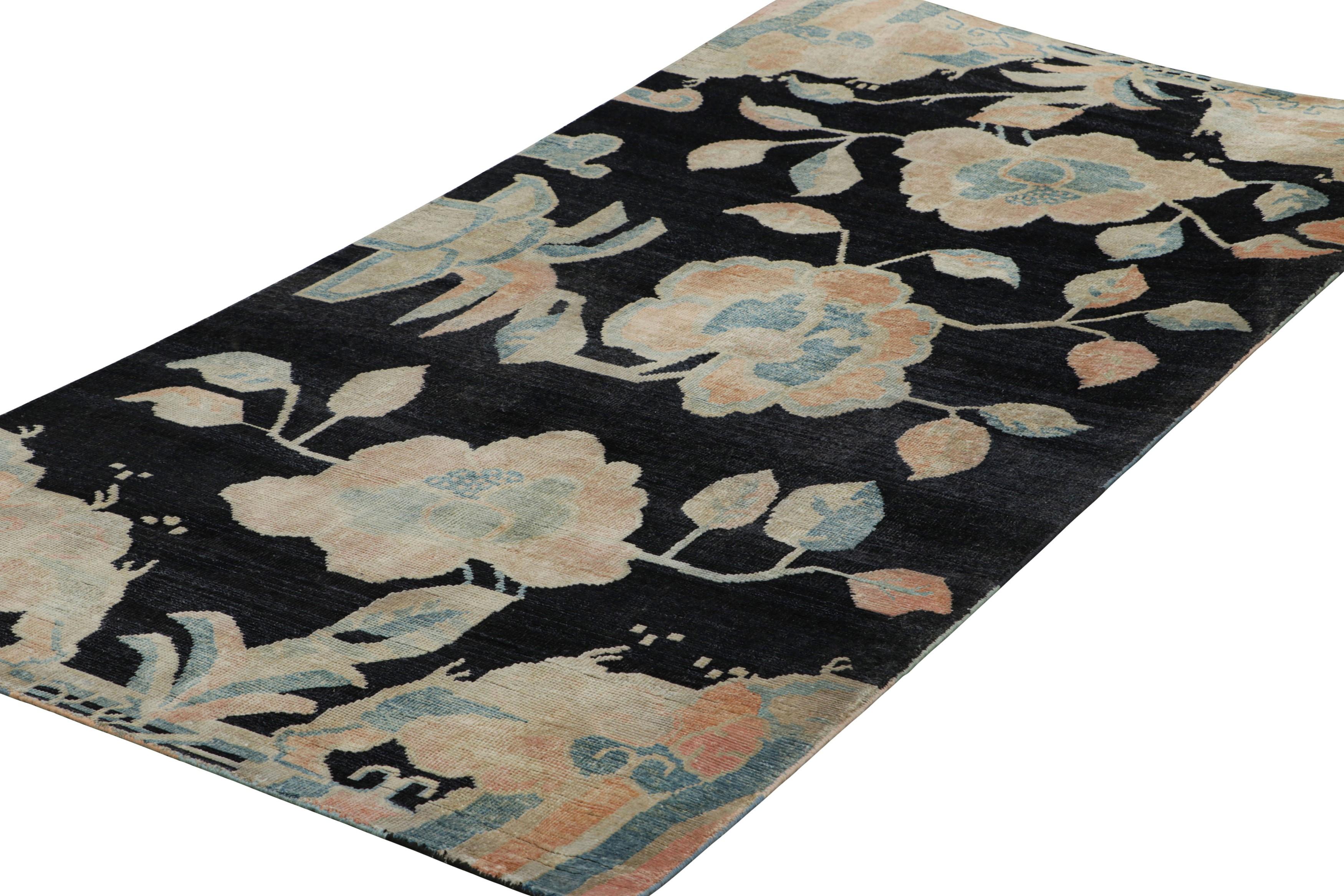 Indiano Rug & Kilim, tappeto cinese in stile Art Deco, blu notte con motivi floreali in vendita