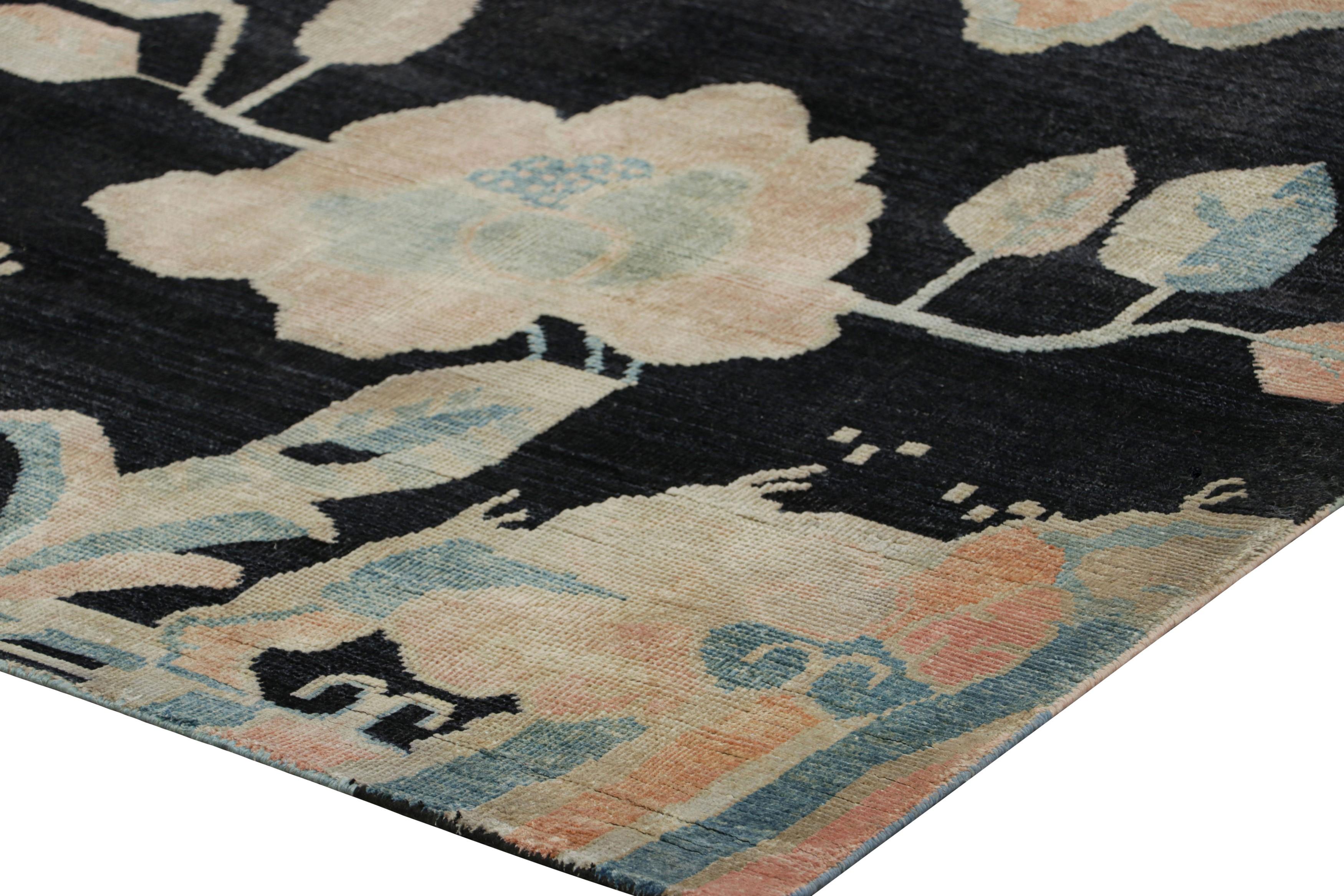 Rug & Kilim, tappeto cinese in stile Art Deco, blu notte con motivi floreali In condizioni Nuovo in vendita a Long Island City, NY