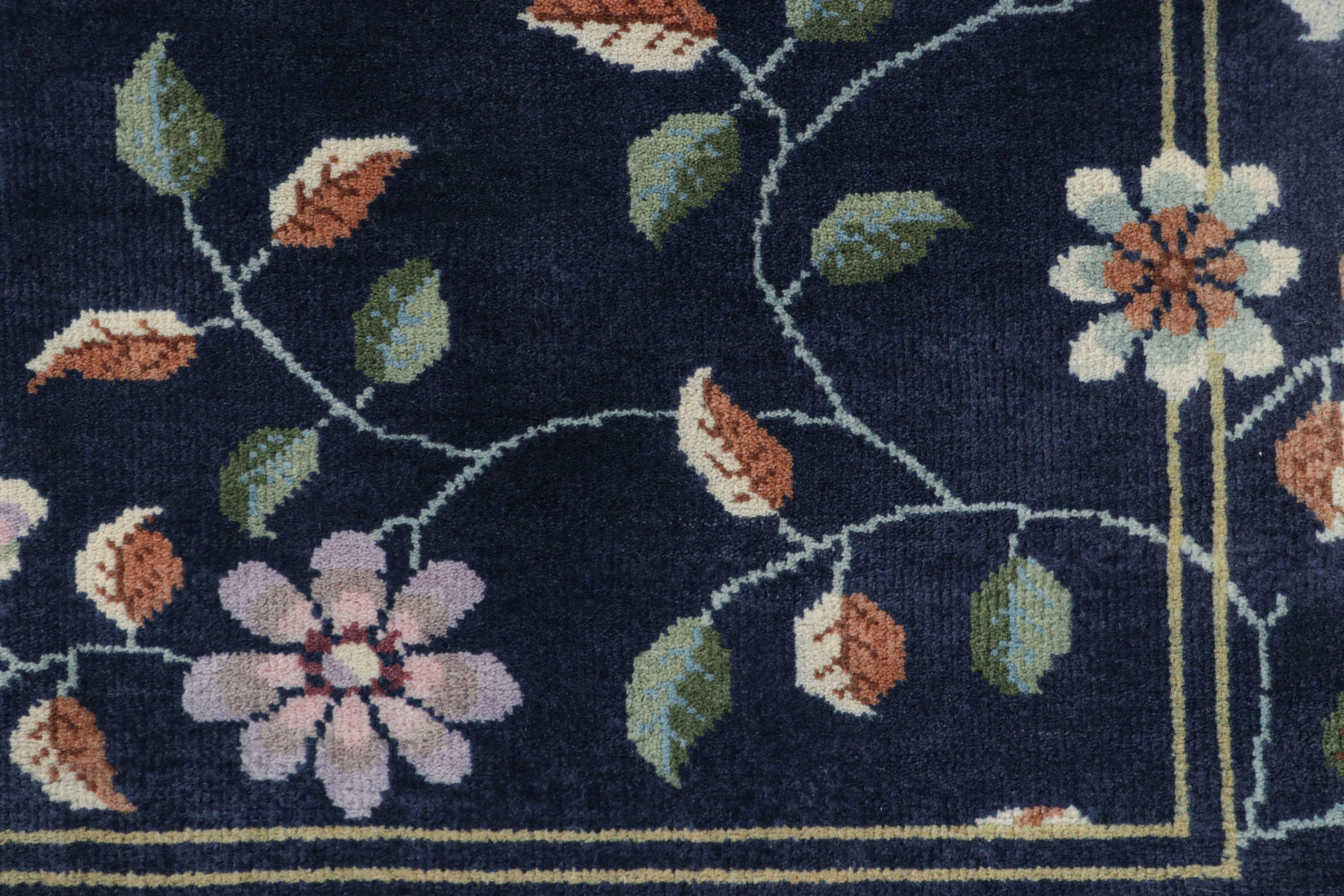 Art déco Rug & Kilim's Chinese Art Deco Style Rug, fond bleu marine et motifs floraux en vente