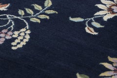 Rug & Kilim's Chinese Art Deco Style Rug, Navy Blue with Bright Floral Patterns (tapis chinois de style art déco, bleu marine avec motifs floraux)
