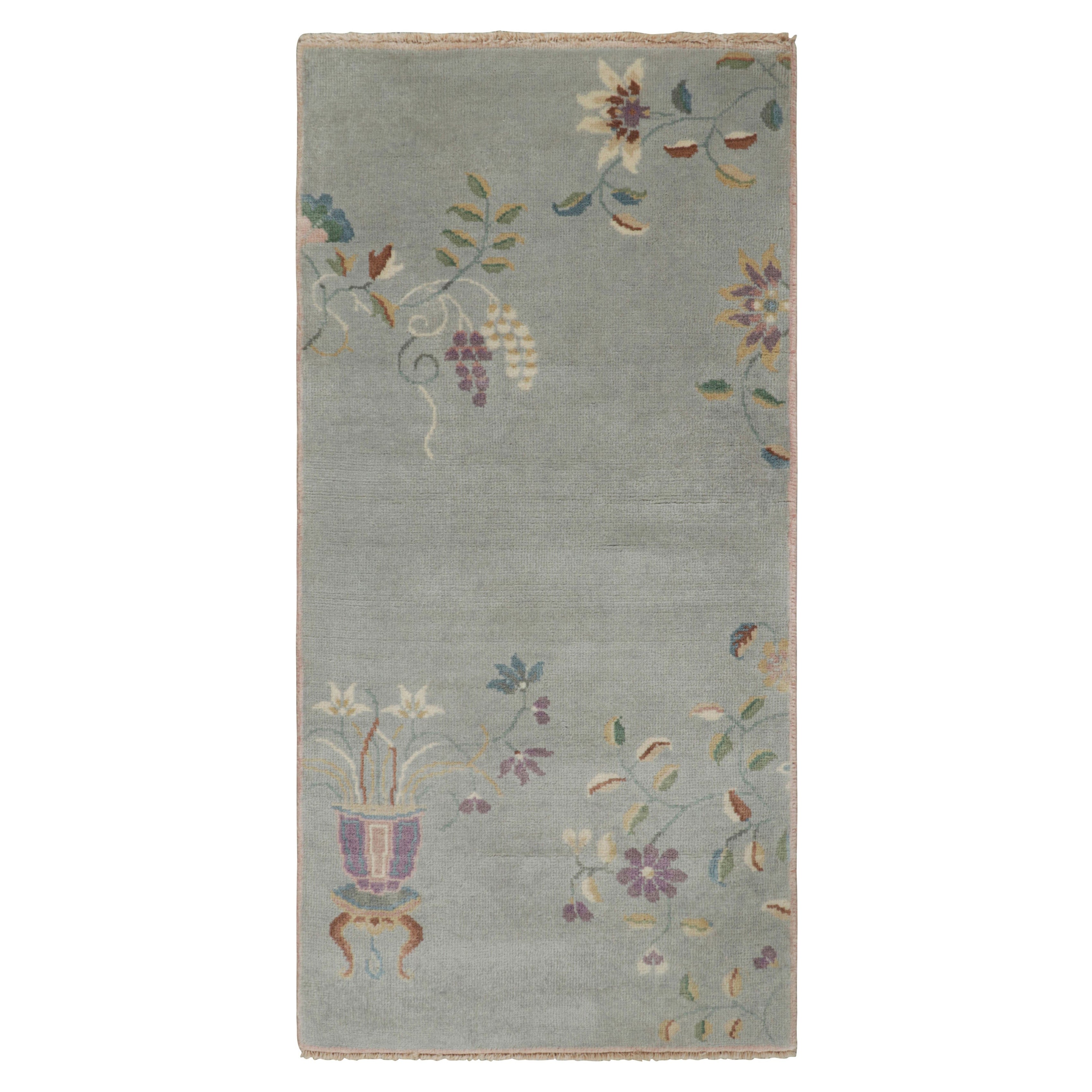 Rug & Kilim's Chinese Art Deco Style Rug, Soft Gray-Blue with Floral Patterns (en anglais)