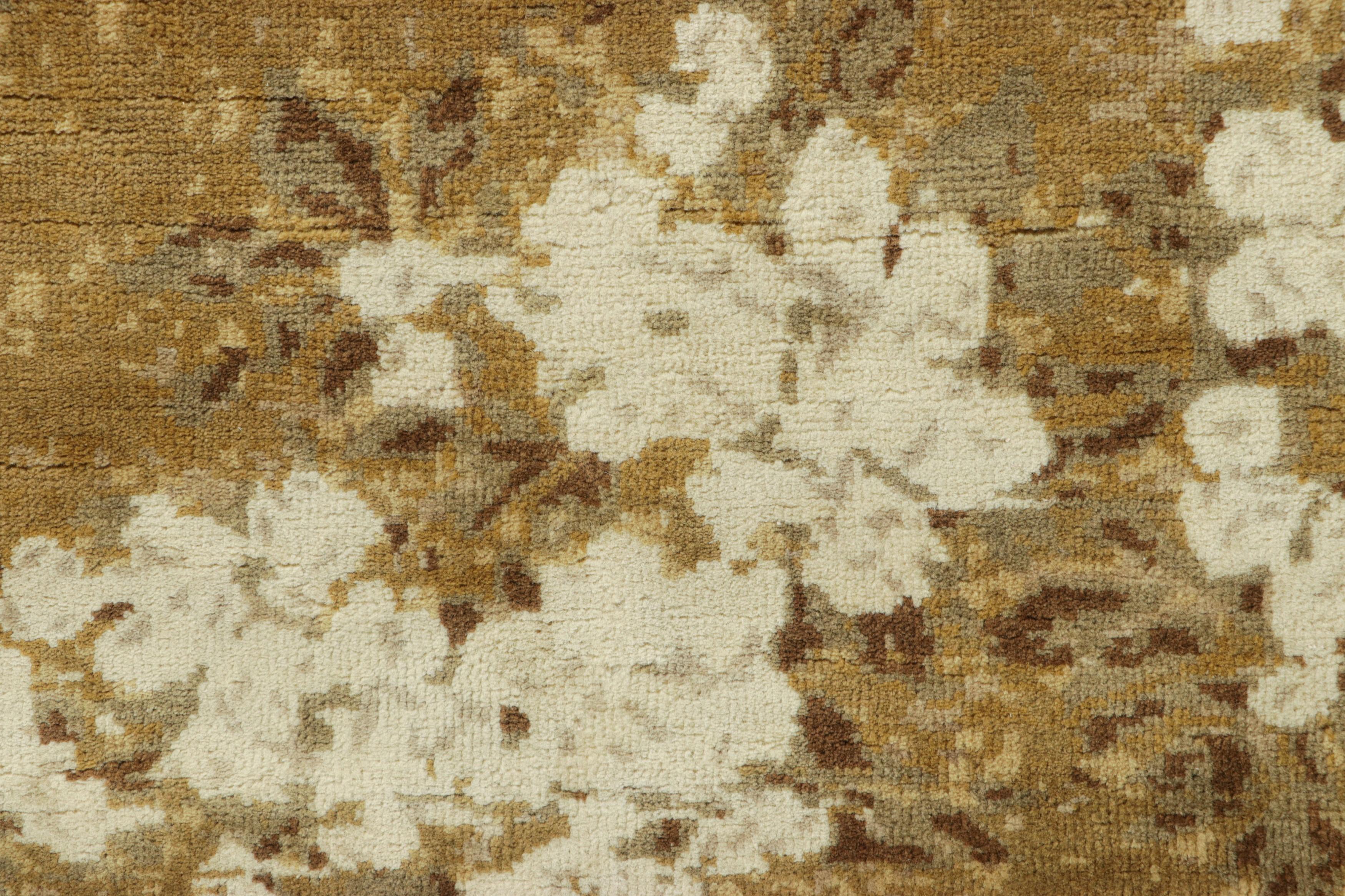 Rug & Kilim's Chinese Art Deco Style Rug, Tan Gold and White Floral Patterns (Art déco) im Angebot