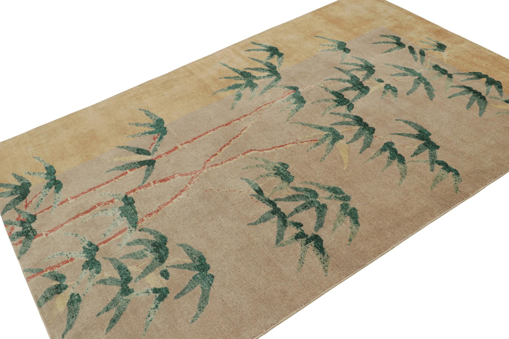 Dieser handgeknüpfte Wollteppich im Format 5x8 ist vom chinesischen Deko-Stil inspiriert. Mit seinen floralen Mustern, die Bambusbäume darstellen, ist dieses Stück ein Sammlerstück aus der Zeit. 

Über das Design:  

Dieser handgeknüpfte Wollteppich