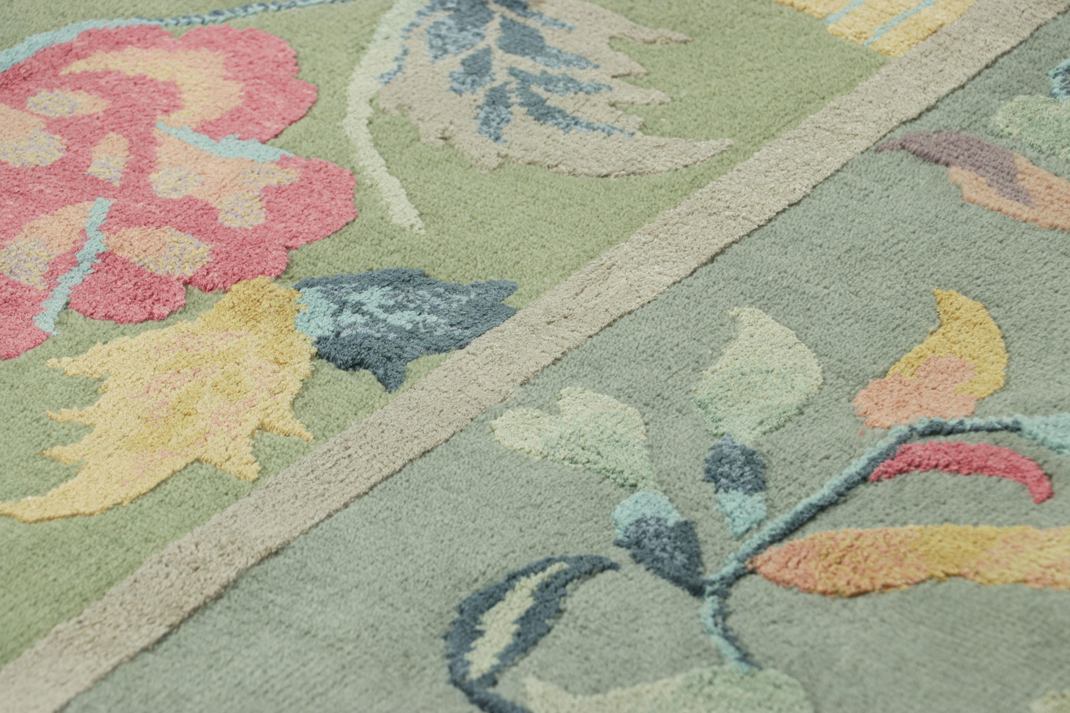 Realizzato in lana annodata a mano, questo tappeto contemporaneo 2x3 in formato regalo rappresenta la collezione di tappeti Art Deco cinesi di Rug & Kilim, ispirata a pezzi d'epoca in stile Chinoiserie degli anni '20 dalla sensibilità più elegante.