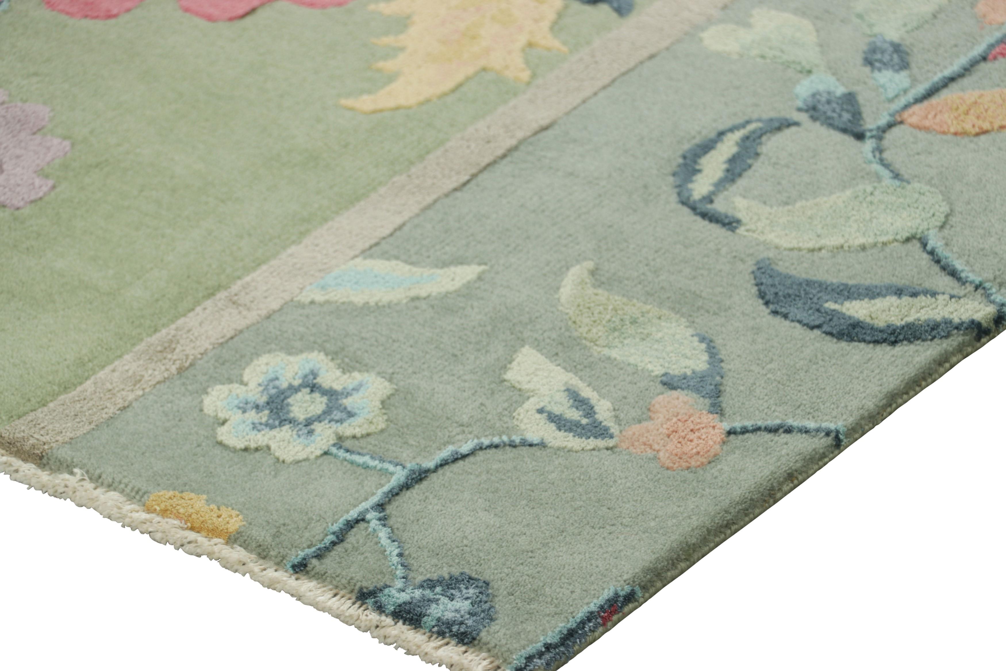 Rug & Kilim: tappeto cinese in stile Art Deco con motivi floreali colorati In condizioni Nuovo in vendita a Long Island City, NY
