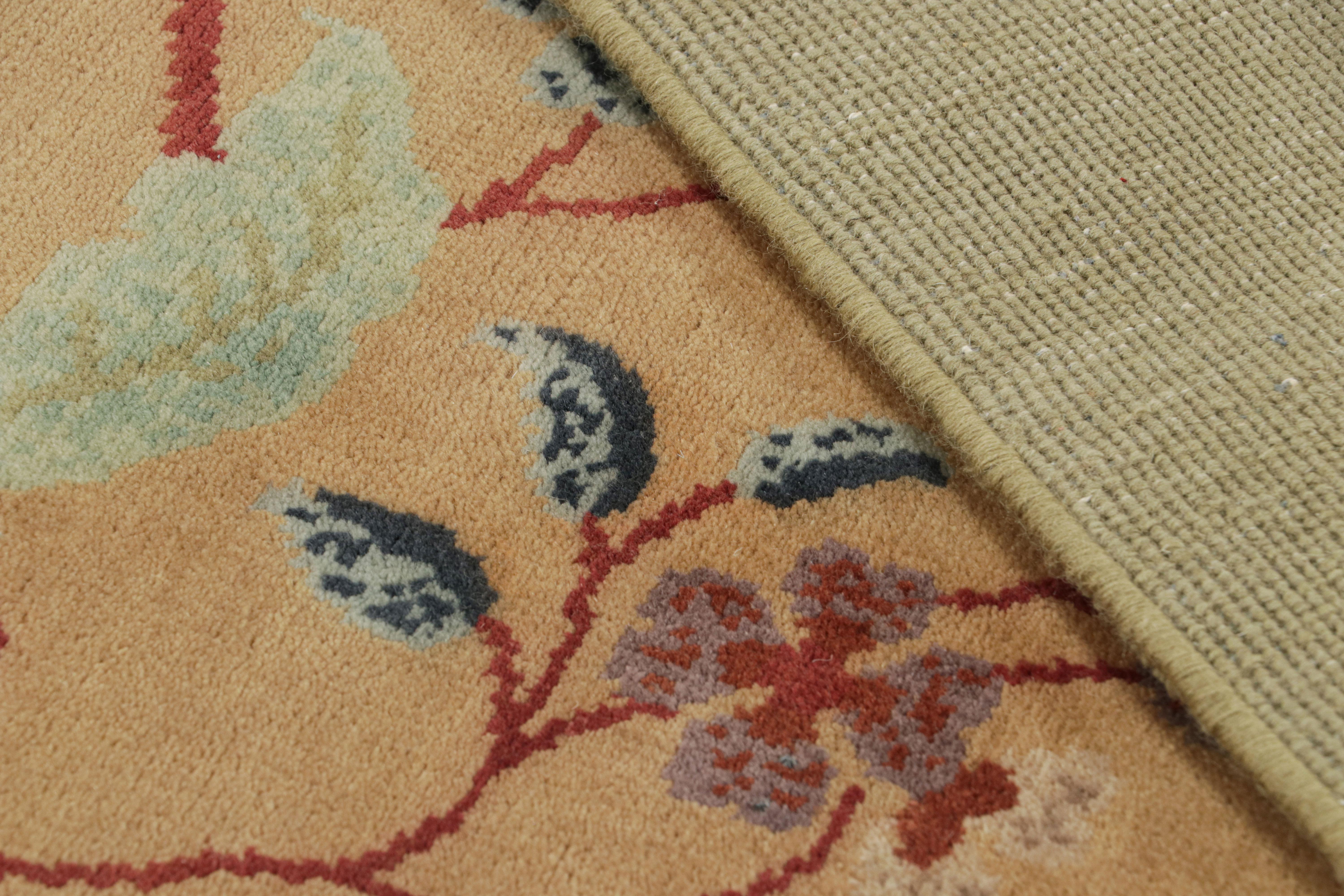 Laine Tapis chinois de style Art déco de Rug & Kilim, avec motifs floraux et pictogrammes en vente