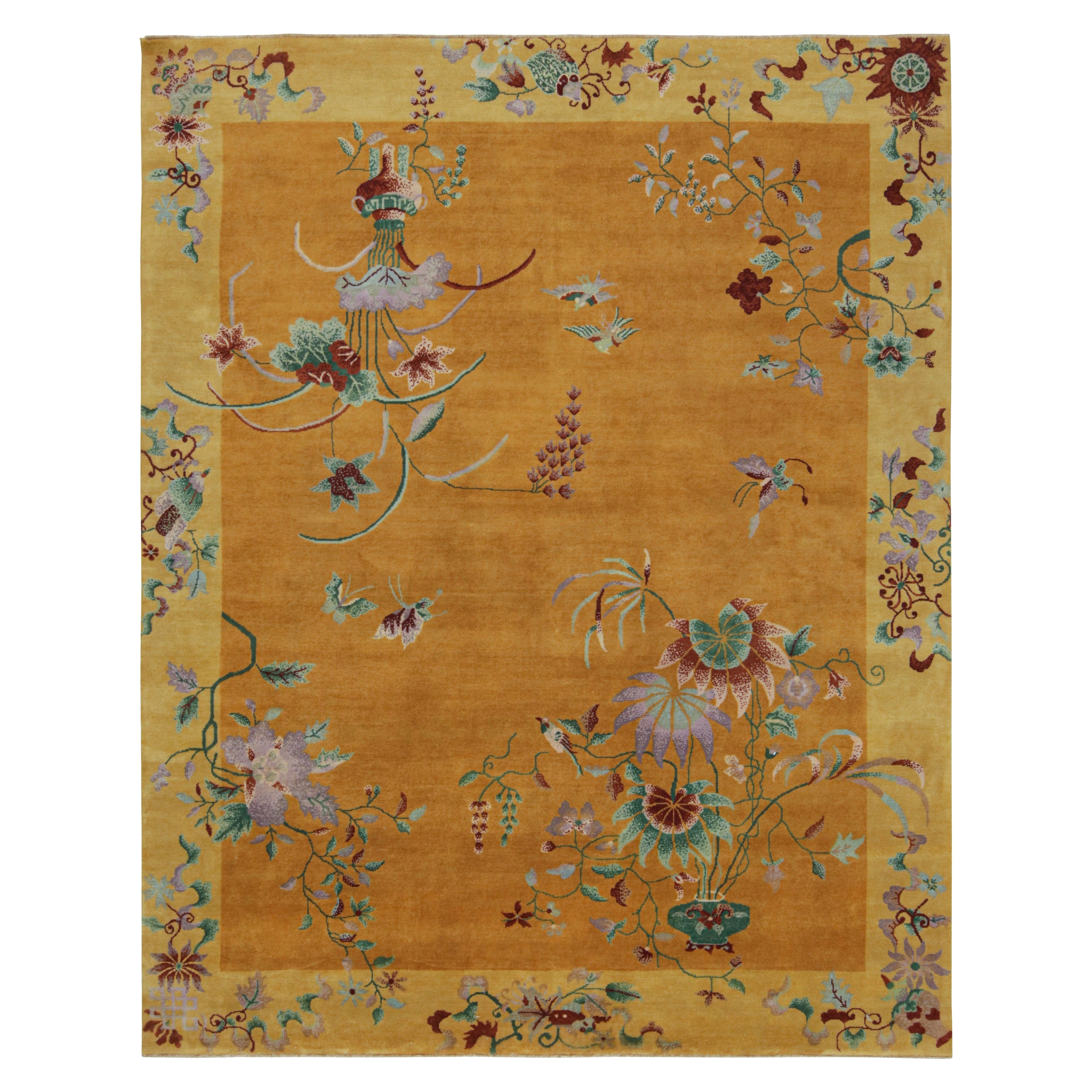 Tapis chinois de style Art déco de Rug & Kilim, avec motifs floraux et pictogrammes