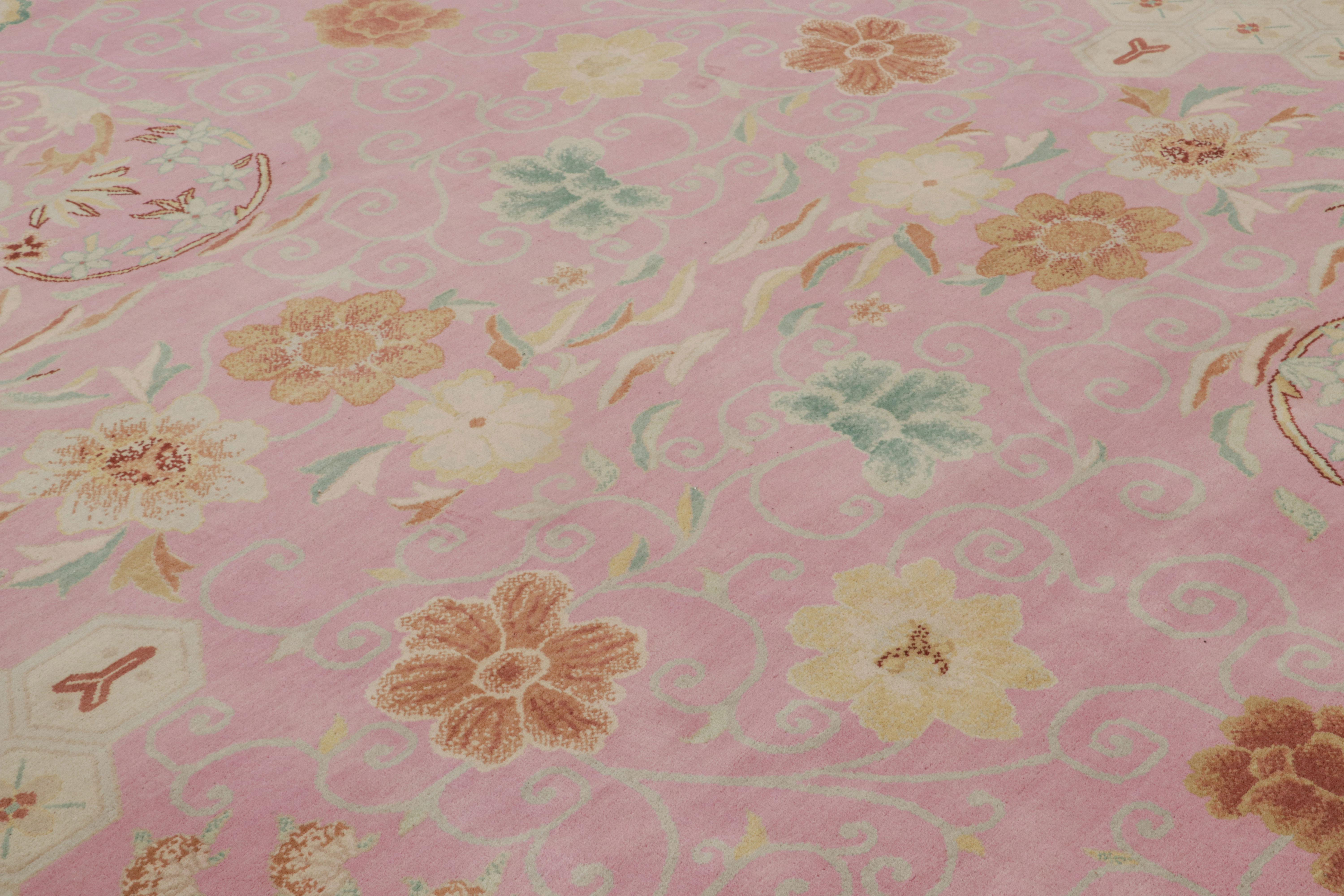 Indiano Tappeto in stile Art Deco cinese di Rug & Kilim con motivi floreali geometrici in vendita