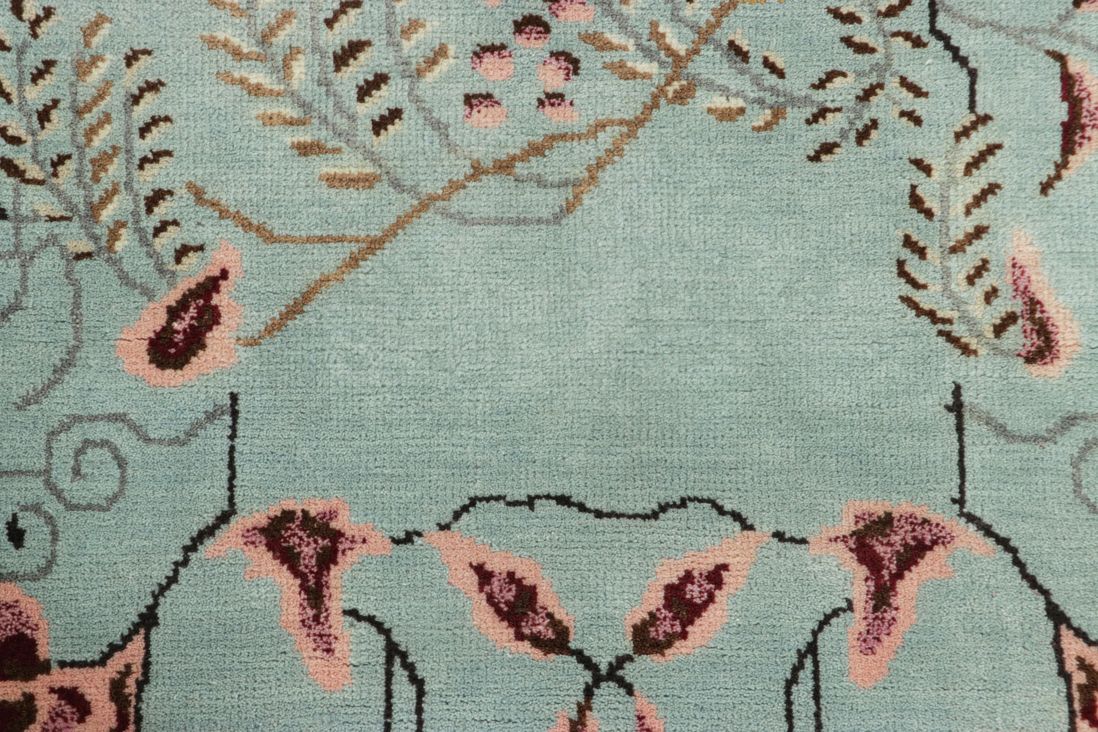 Rug & Kilims chinesischer Läufer im Art Deco Stil, hellblau mit Blumenmuster (Art déco) im Angebot