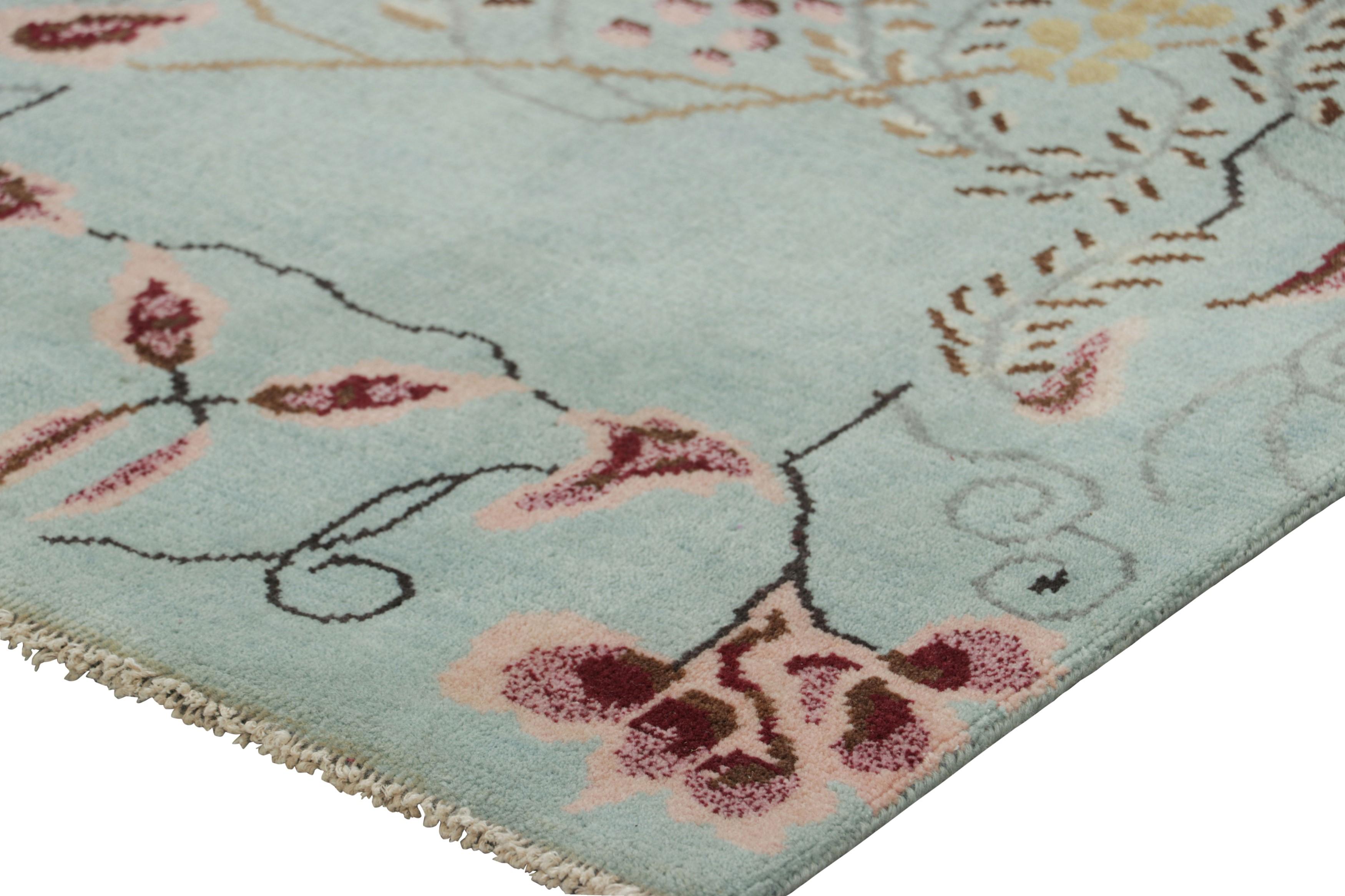 Rug & Kilims chinesischer Läufer im Art Deco Stil, hellblau mit Blumenmuster im Zustand „Neu“ im Angebot in Long Island City, NY