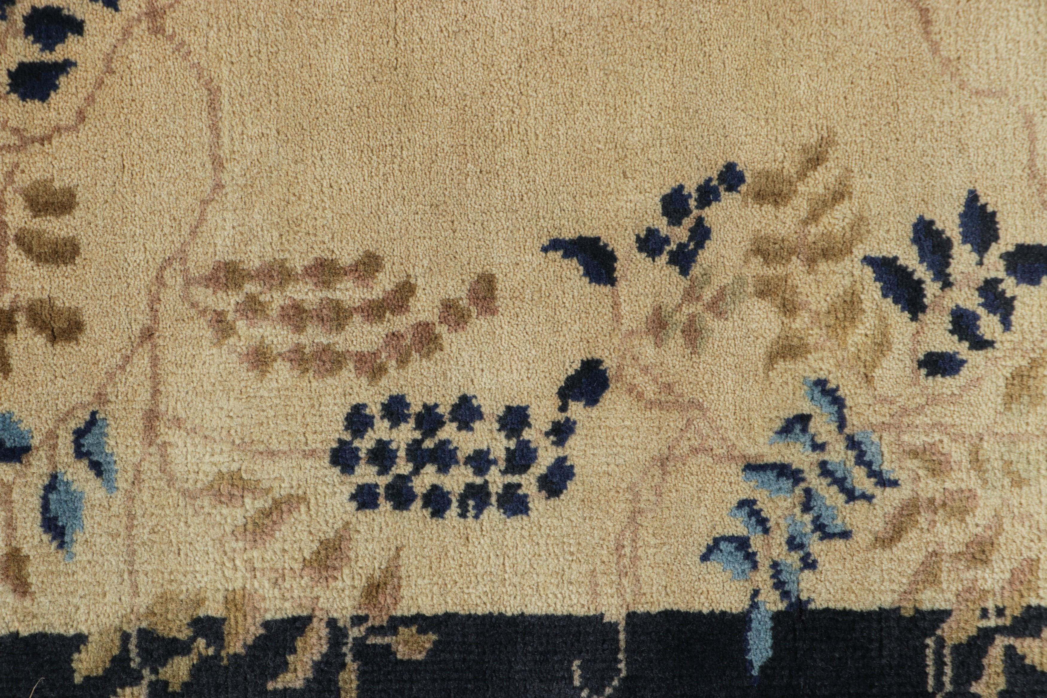 Art déco Rug & Kilim's Chinese Art Deco Style Runner Rug, crème blanc avec motif floral en vente