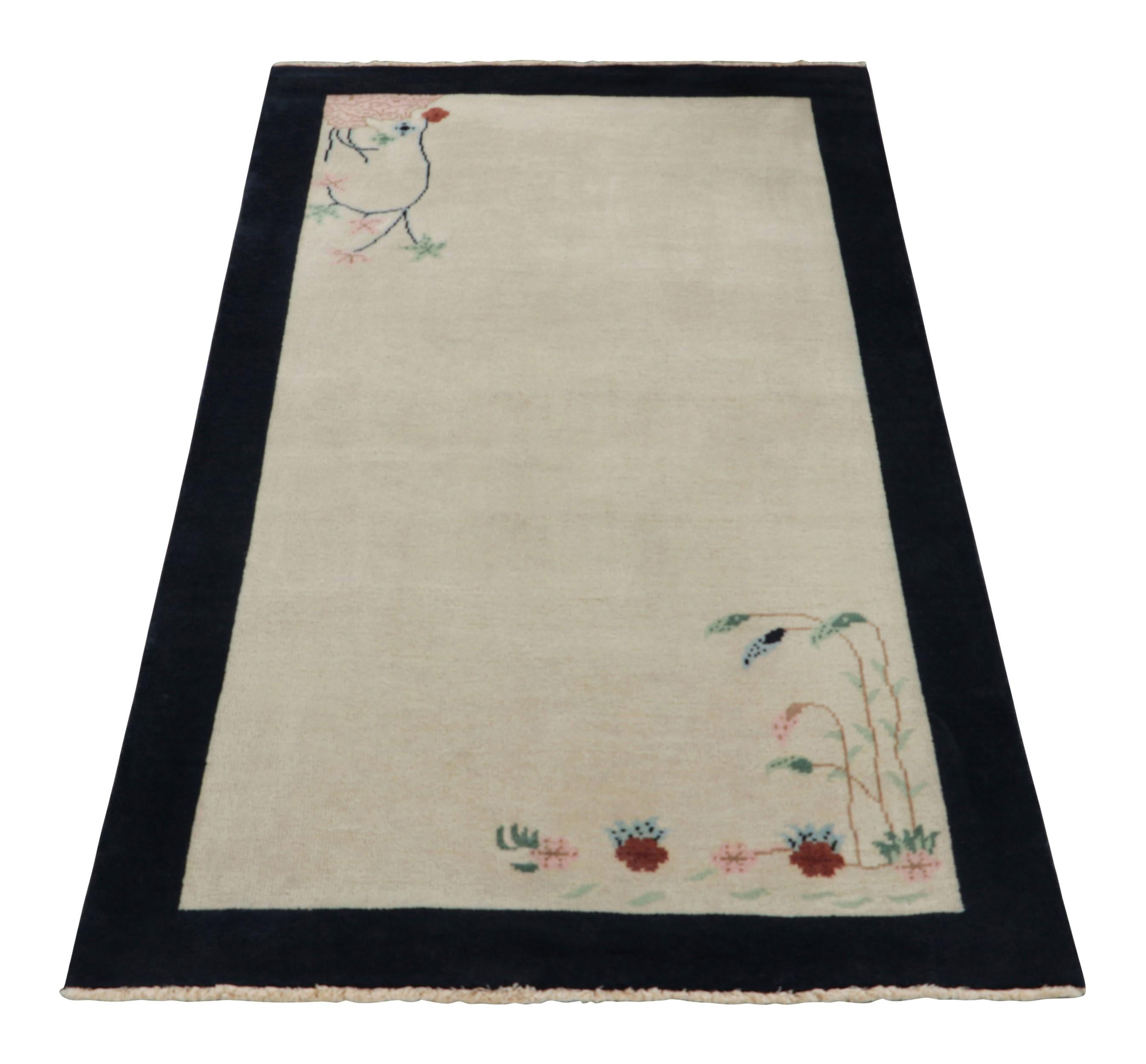 Alfombra china estilo Art Déco Rug & Kilim, blanco crema con estampado floral Indio en venta