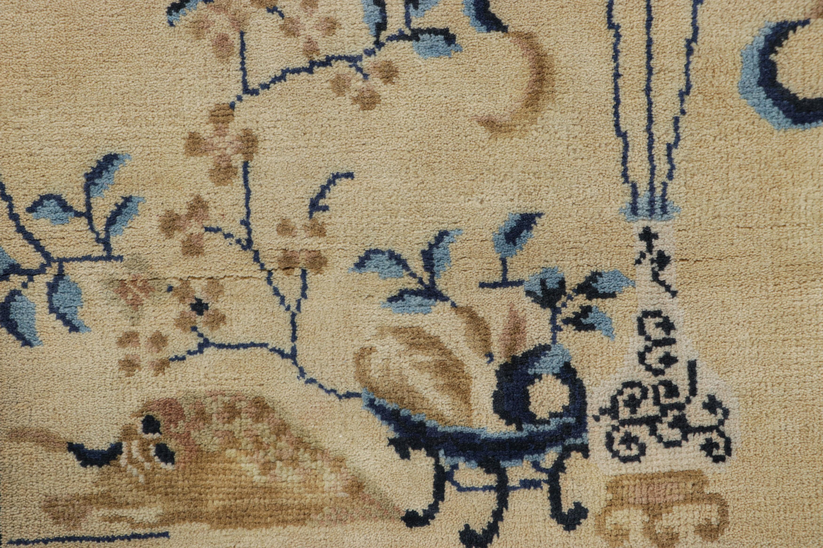 Art déco Rug & Kilim's Chinese Art Deco Style Runner Rug, motifs floraux sur blanc crème en vente