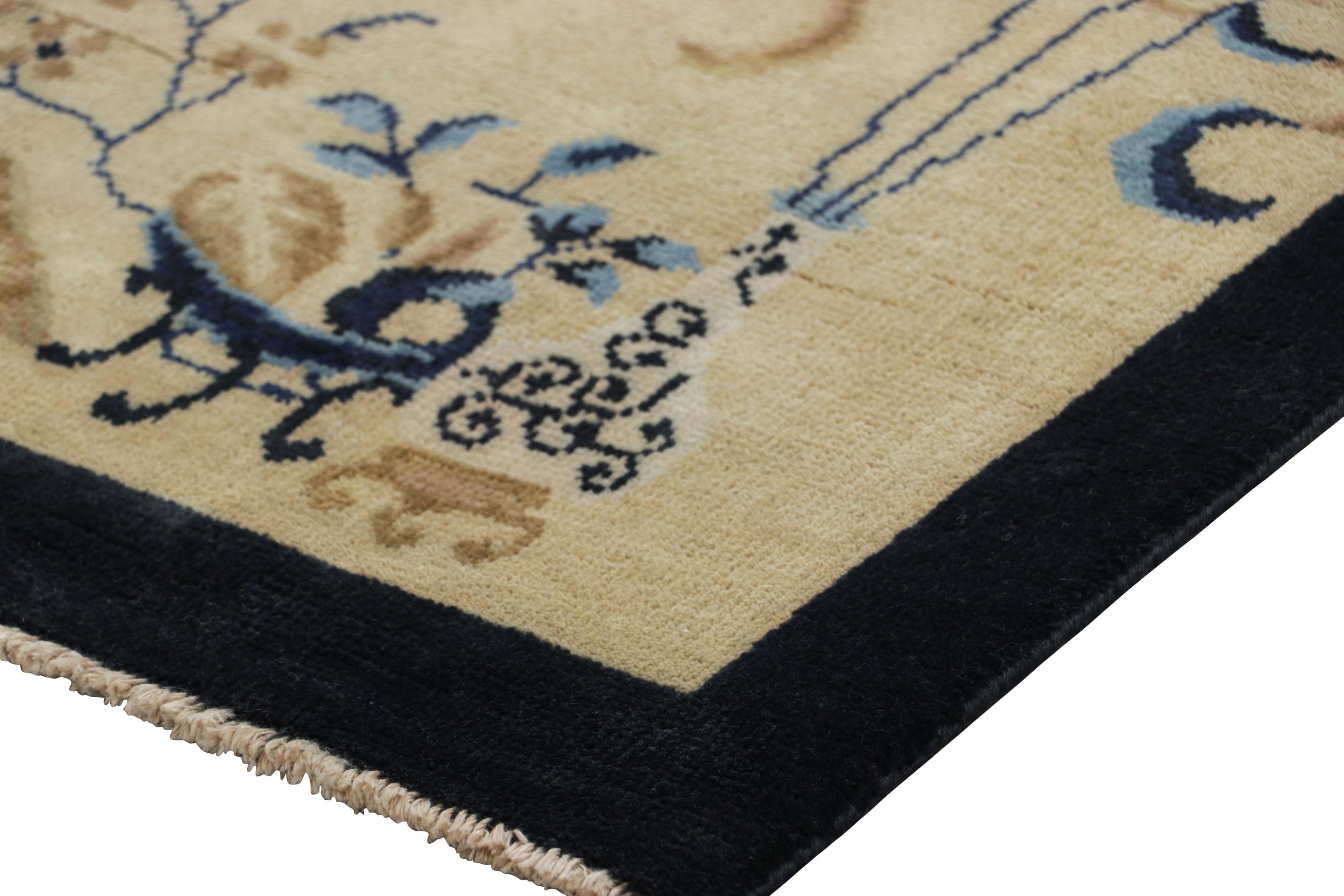 Rug & Kilim's Chinese Art Deco Style Runner Rug, motifs floraux sur blanc crème Neuf - En vente à Long Island City, NY