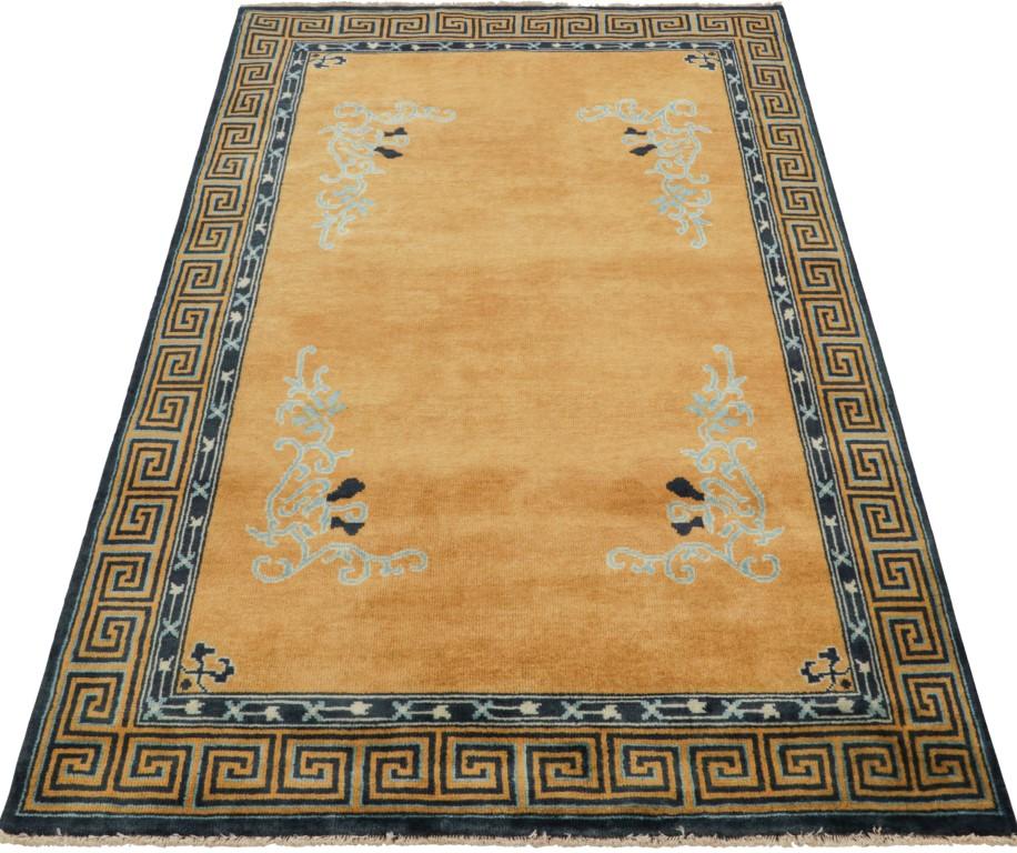 Annodato a mano Rug & Kilim - Tappeto da corsa cinese in stile Art Deco in oro con motivi floreali in vendita