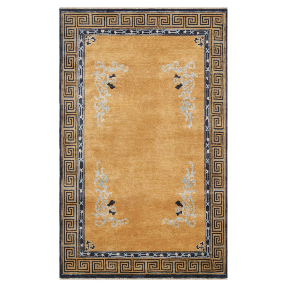 Rug & Kilim - Tappeto da corsa cinese in stile Art Deco in oro con motivi floreali