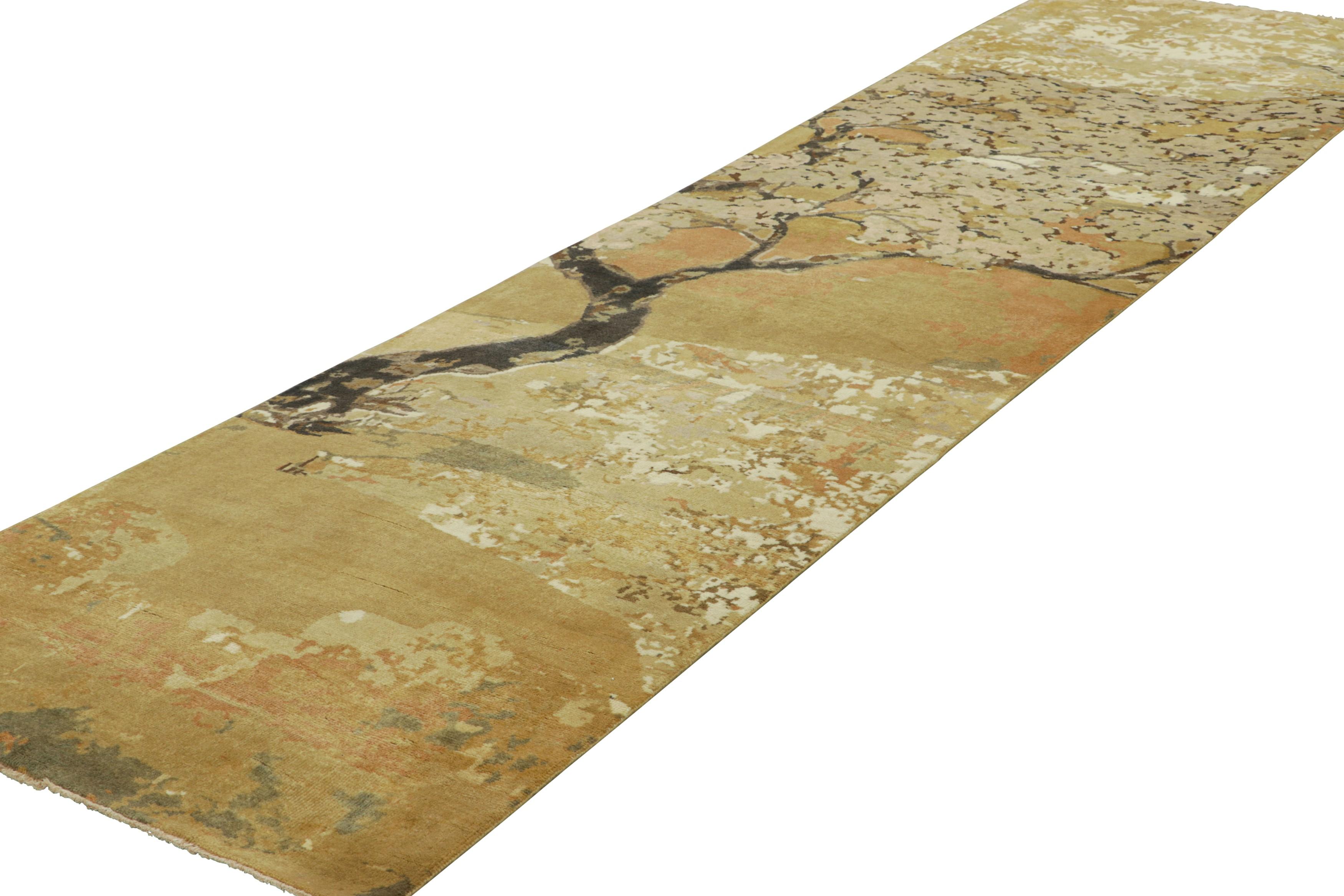 Indiano Rug & Kilim è un tappeto da corsa cinese in stile Art Deco in oro con la scritta 