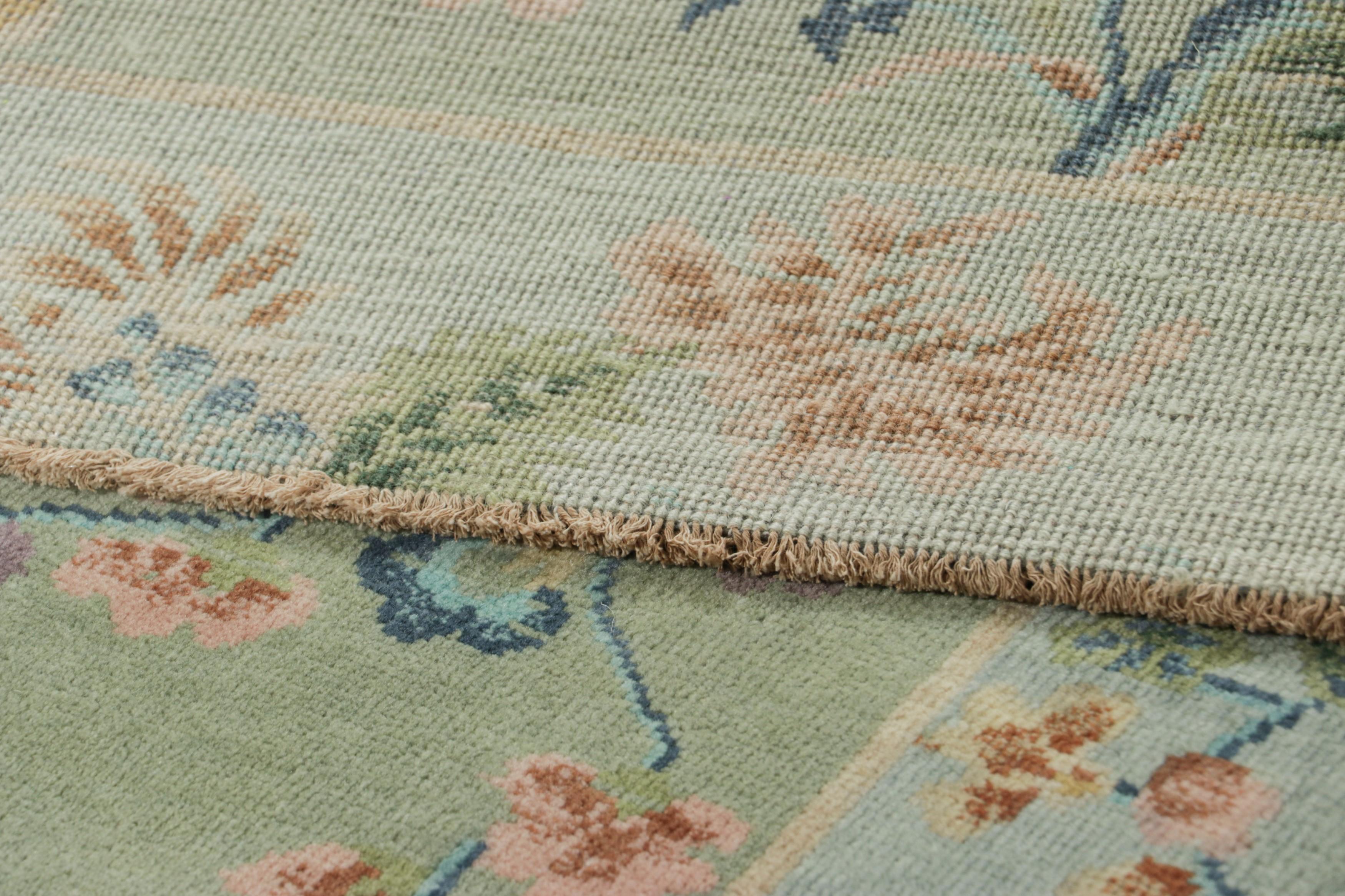 XXI secolo e contemporaneo Rug & Kilim, tappeto runner cinese in stile Art Deco di colore verde con motivi floreali in vendita