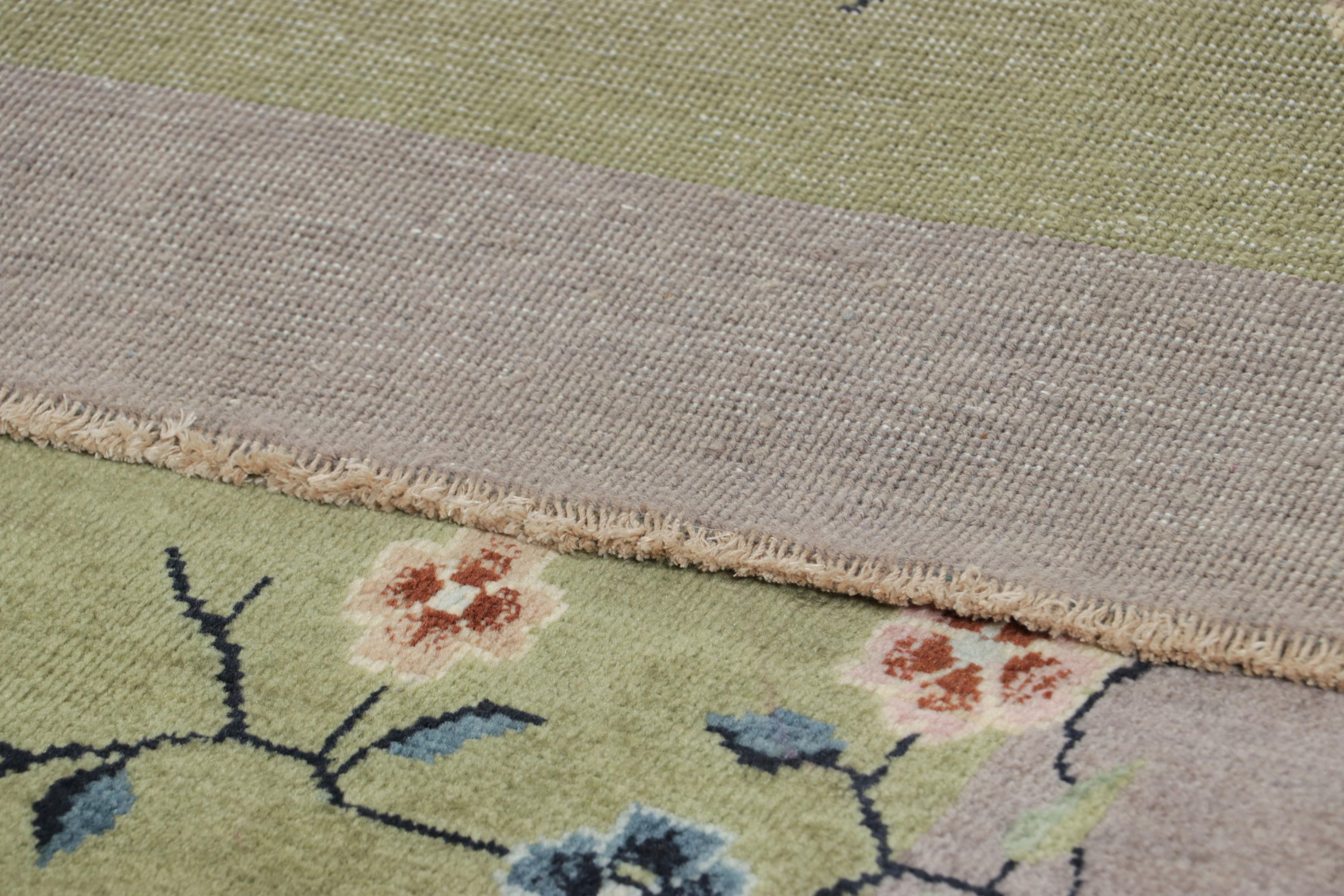 XXIe siècle et contemporain Rug & Kilim's Chinese Art Deco Style Runner Rug in Green with Floral Patterns (en anglais seulement) en vente