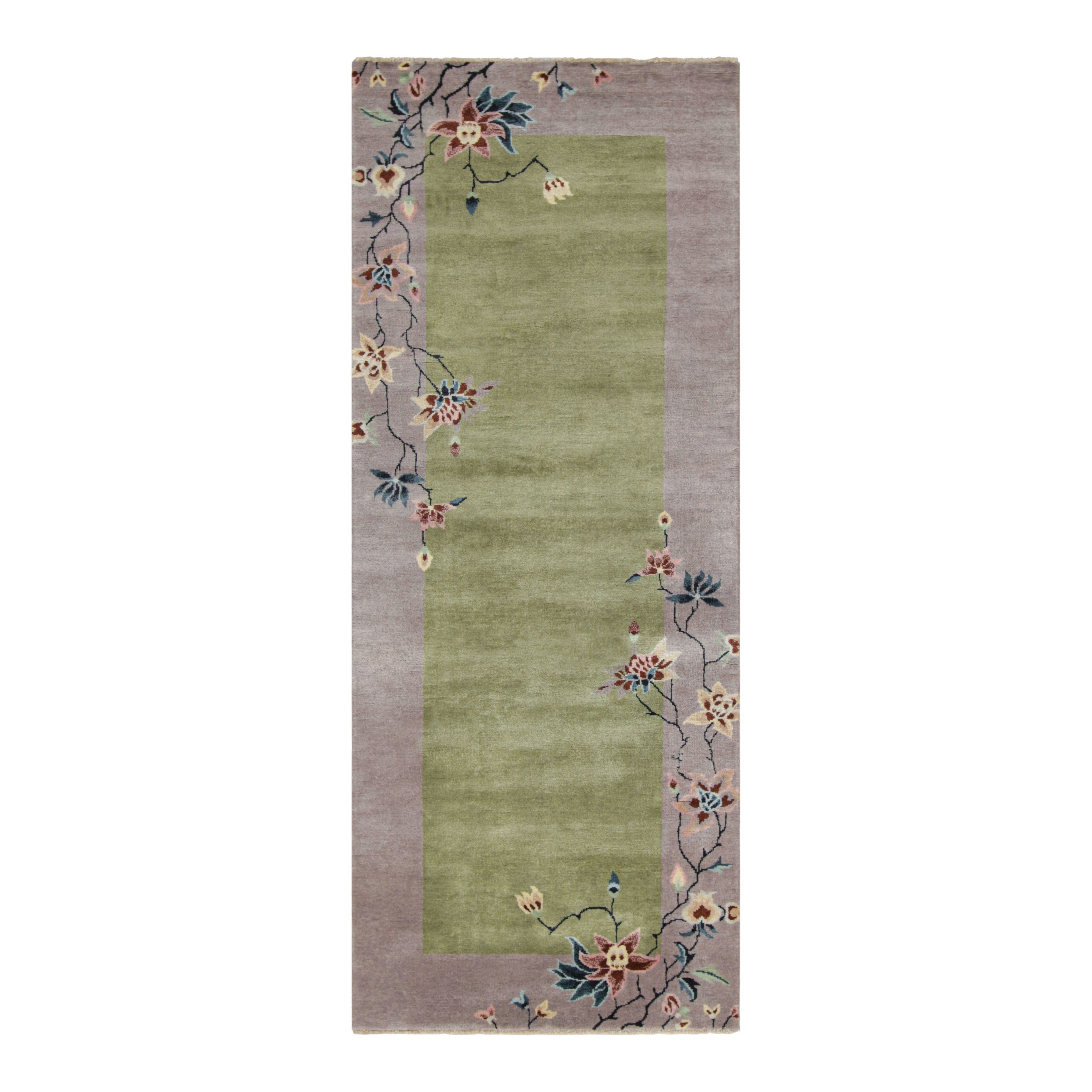 Rug & Kilim, tappeto runner cinese in stile Art Deco di colore verde con motivi floreali