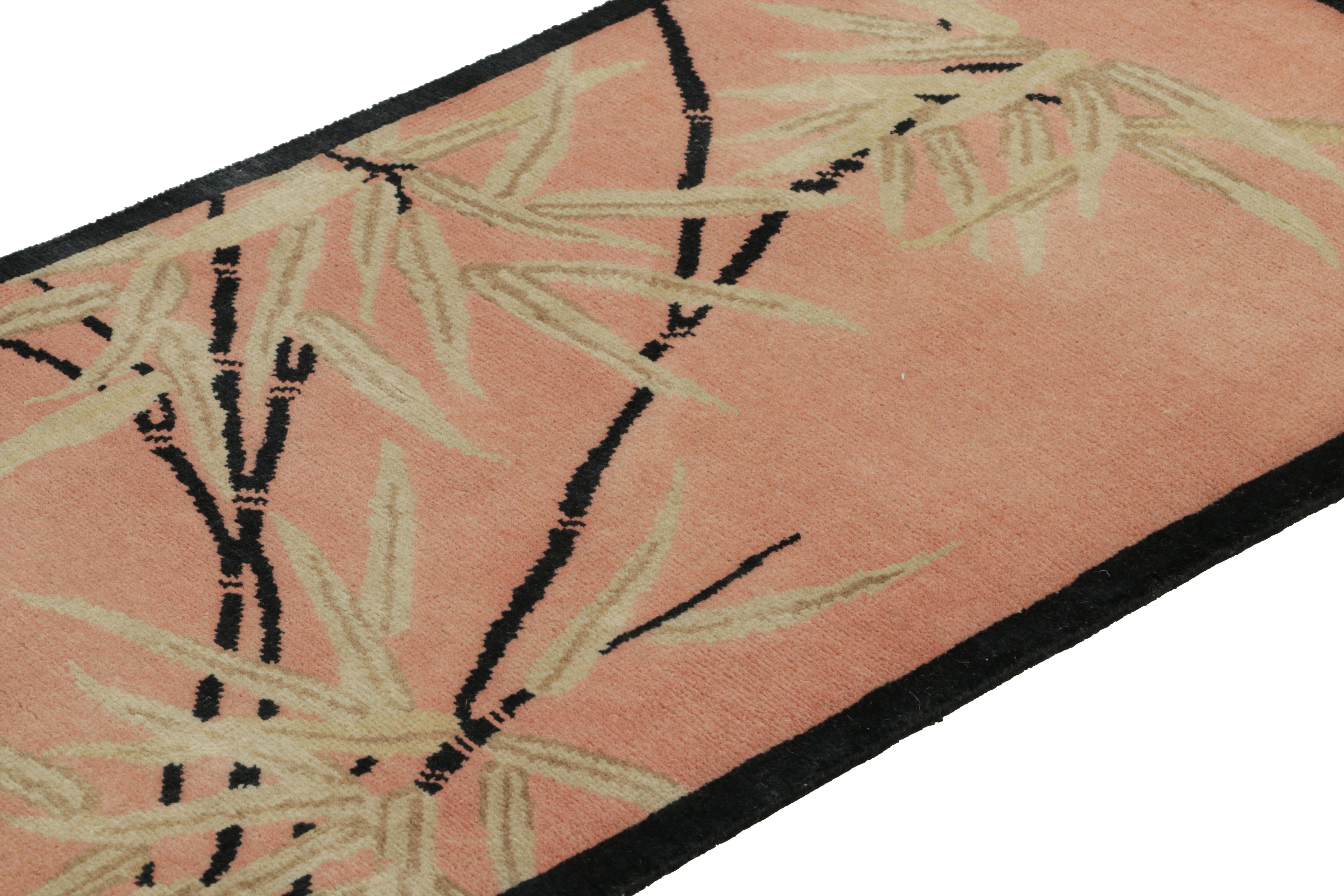 Annodato a mano Rug & Kilim, tappeto runner in stile Art Deco cinese in rosa con motivo floreale in vendita