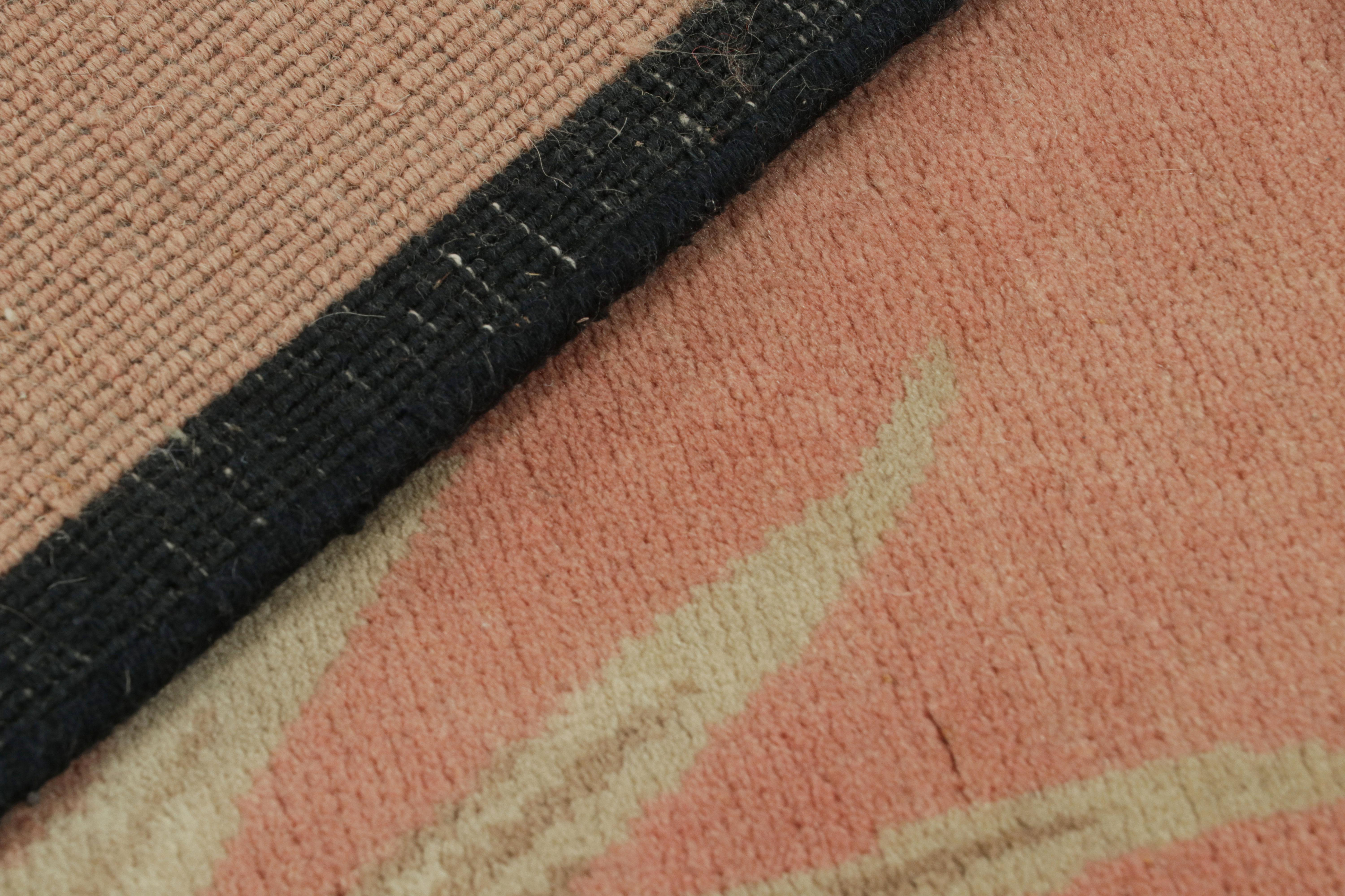 XXI secolo e contemporaneo Rug & Kilim, tappeto runner in stile Art Deco cinese in rosa con motivo floreale in vendita