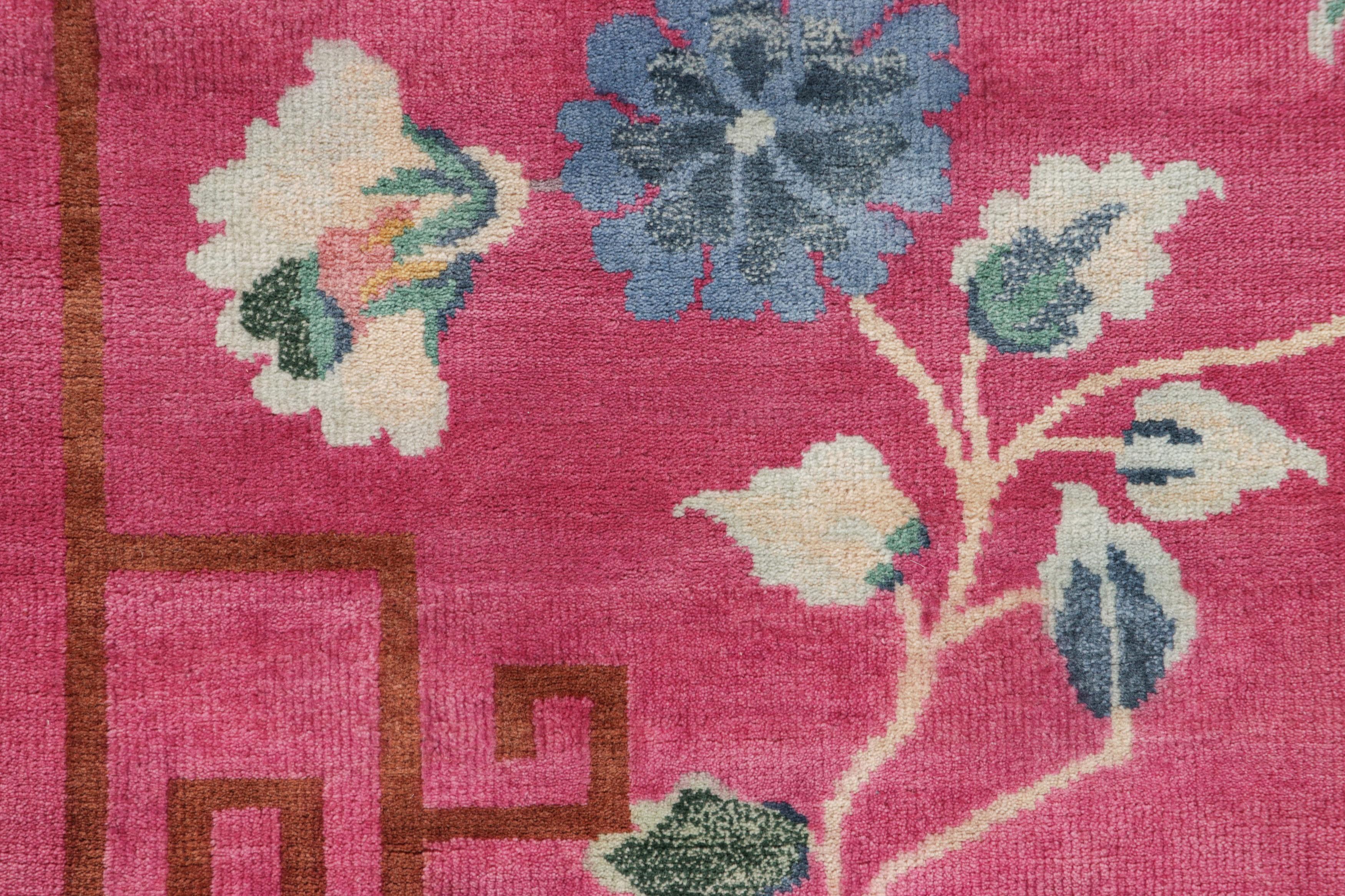 Art Déco Rug & Kilim è un tappeto da corsa in stile Art Deco cinese in rosa con motivi floreali in vendita