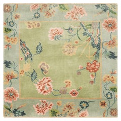 Rug & Kilim's Chinese Art Deco Style Square Rug in Blue and Green with Florals (tapis carré de style Art déco chinois avec des fleurs)