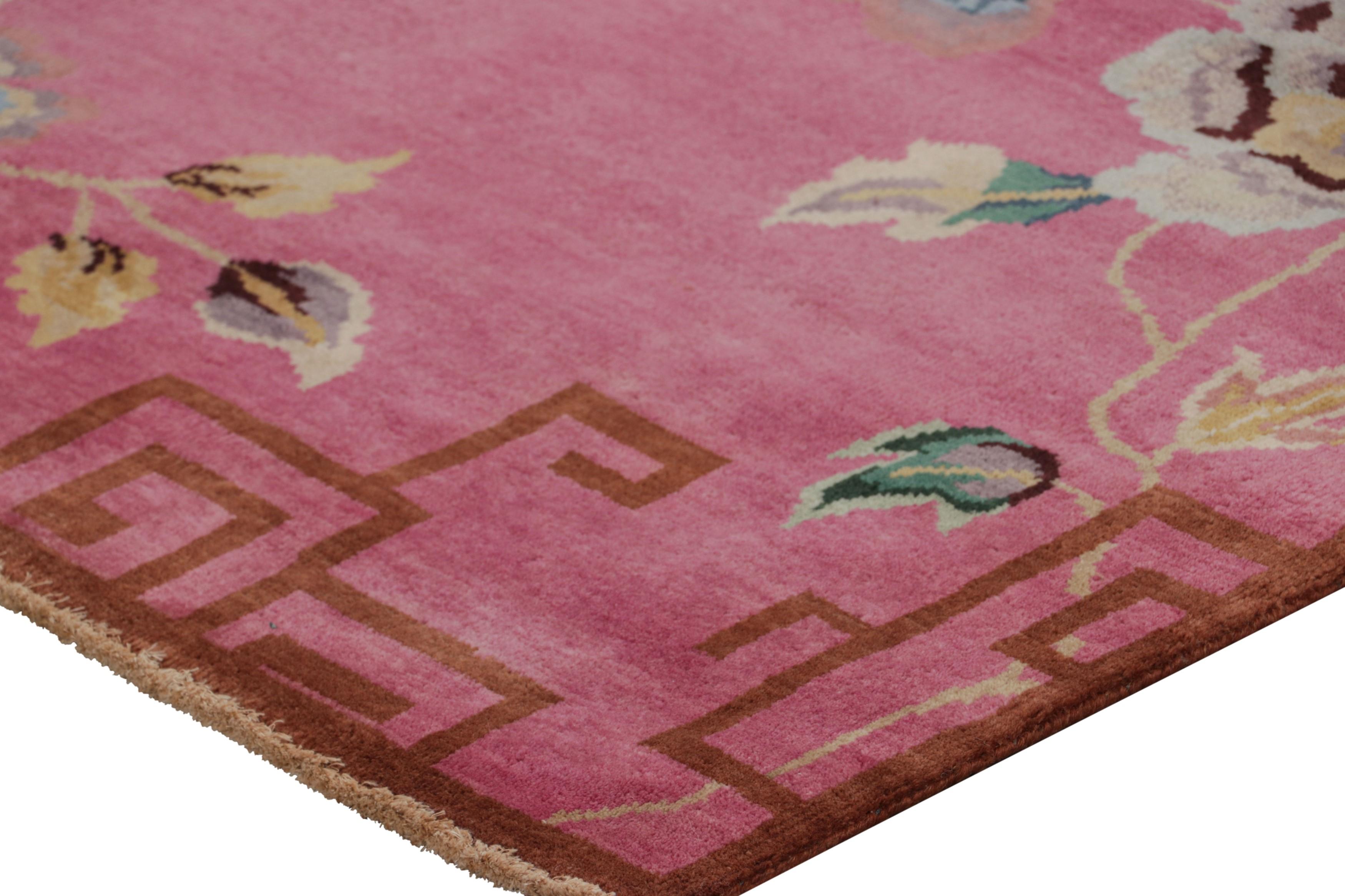 Rug & Kilim's Chinese Art Deco Style Square Rug in Pink with Floral Patterns (tapis carré de style art déco chinois avec motifs floraux) Neuf - En vente à Long Island City, NY