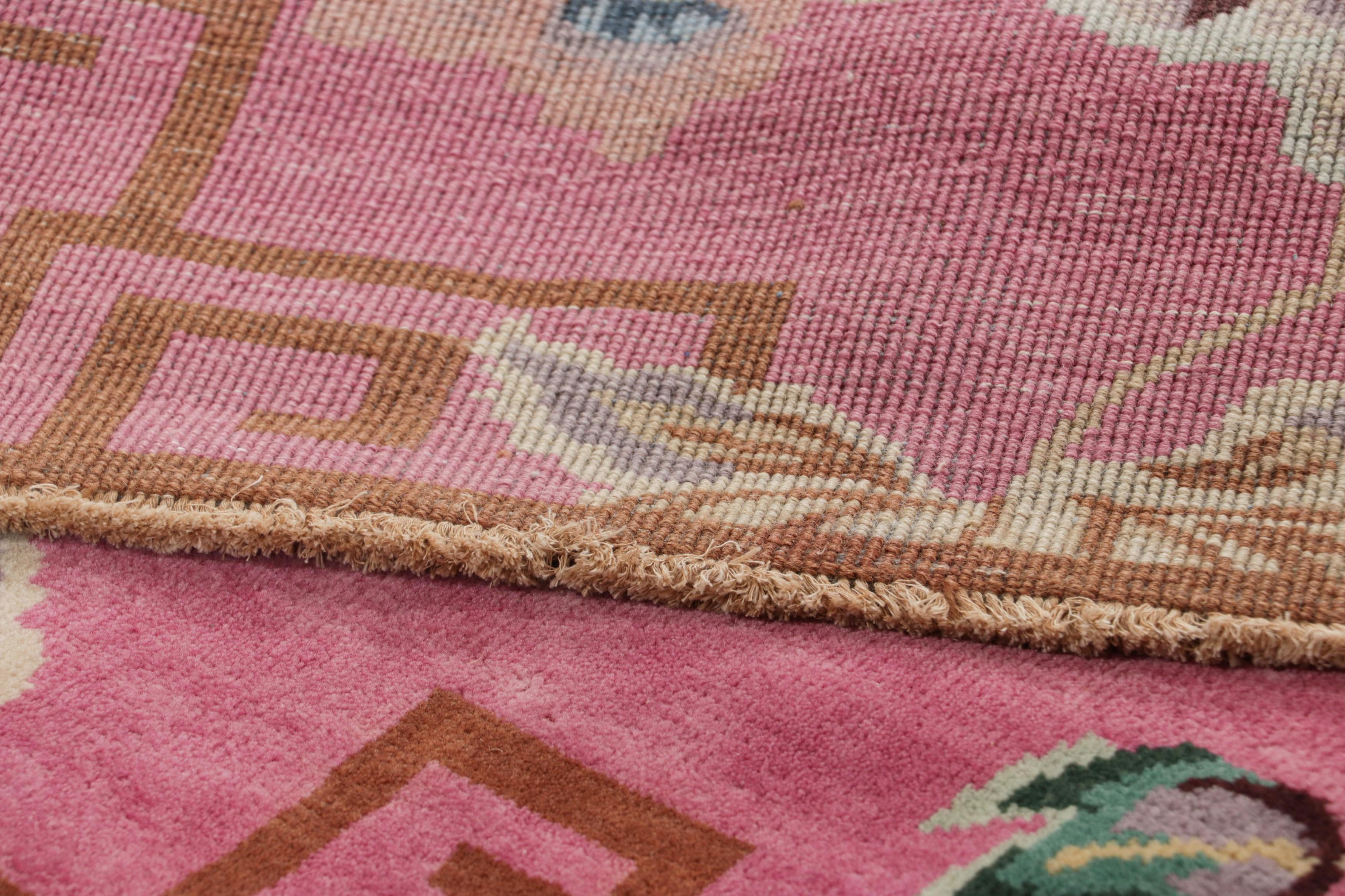 XXIe siècle et contemporain Rug & Kilim's Chinese Art Deco Style Square Rug in Pink with Floral Patterns (tapis carré de style art déco chinois avec motifs floraux) en vente