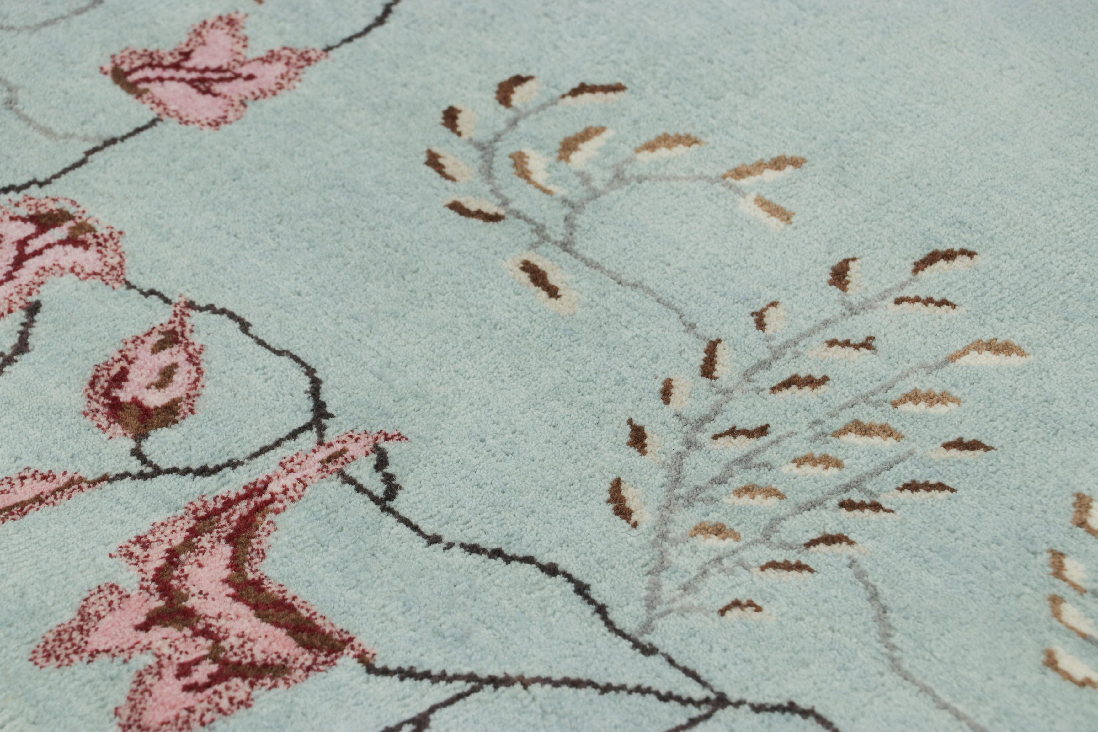 Noué à la main en laine, ce tapis 3x3 représente la collection de tapis Art déco chinois de Rug & Kilim, inspirée des pièces d'époque de style Chinoiserie des années 1920, d'une sensibilité des plus élégantes.

Sur le Design : 

Cette ode au