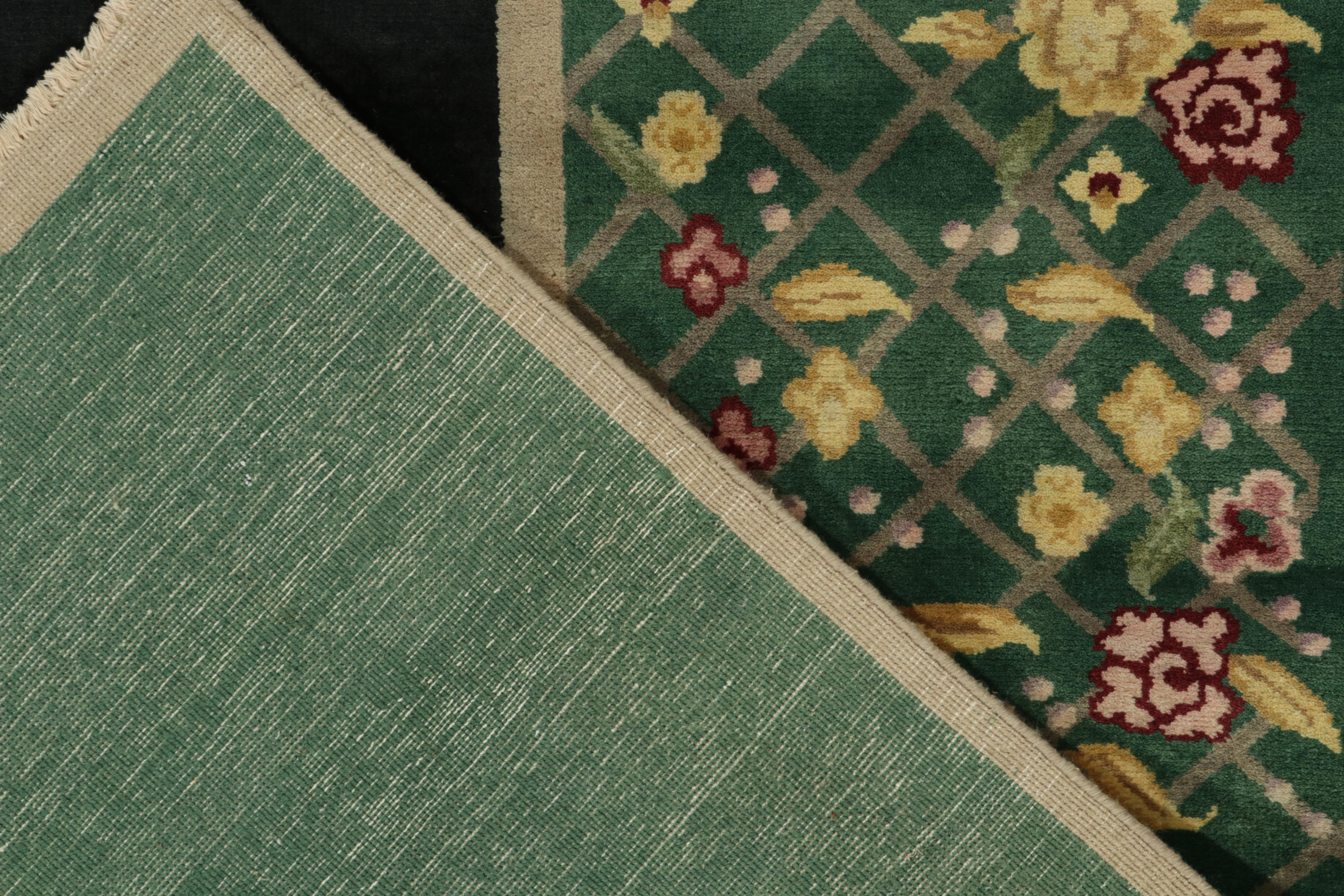 Annodato a mano Tappeto in stile Deco cinese in Greene & Greene, nero con fiori colorati di Rug & Kilim in vendita