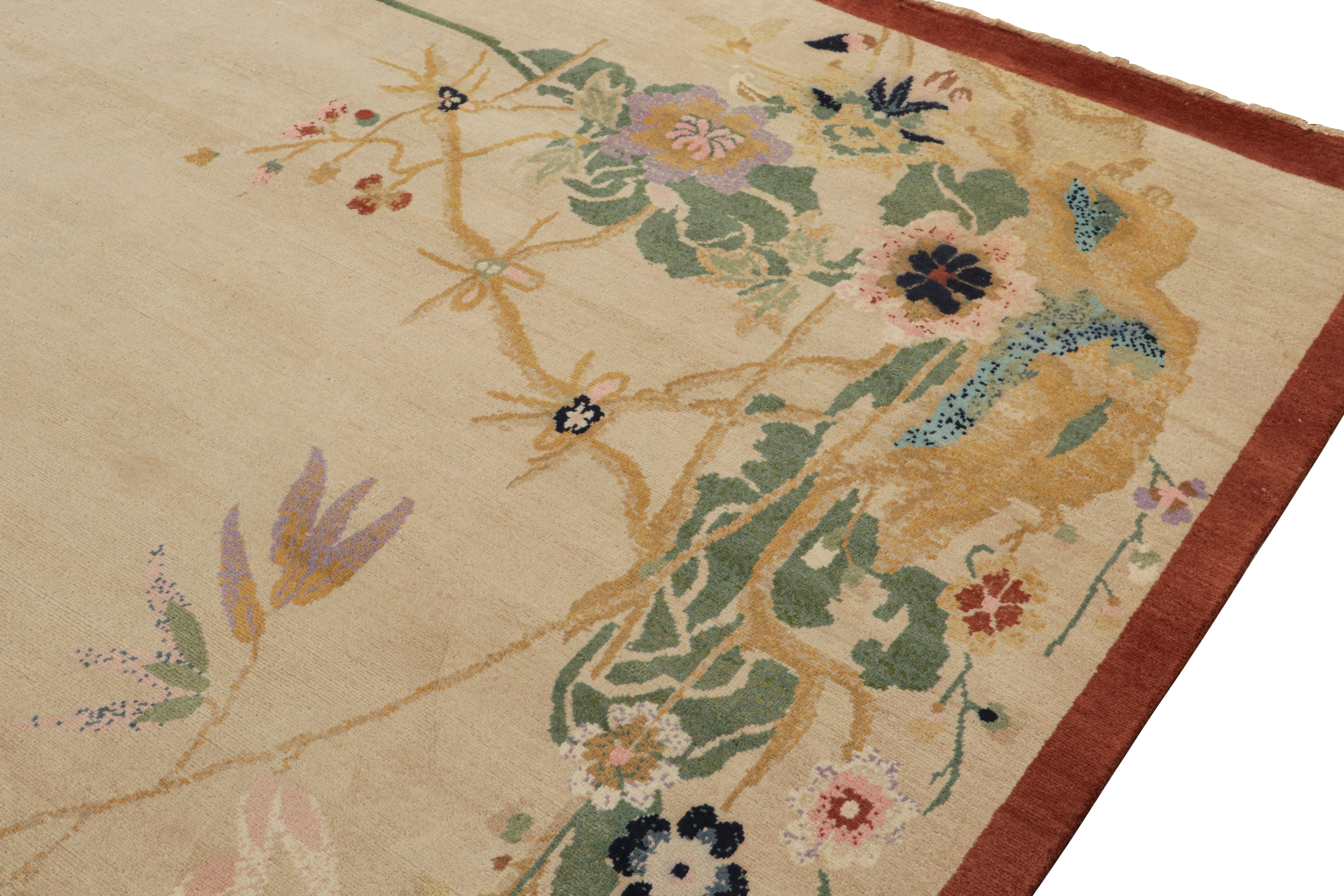 Indien Rug & Kilim's Chinese Style Art Deco rug in Beige with Colorful Florals (tapis de style chinois Art déco avec des fleurs colorées) en vente