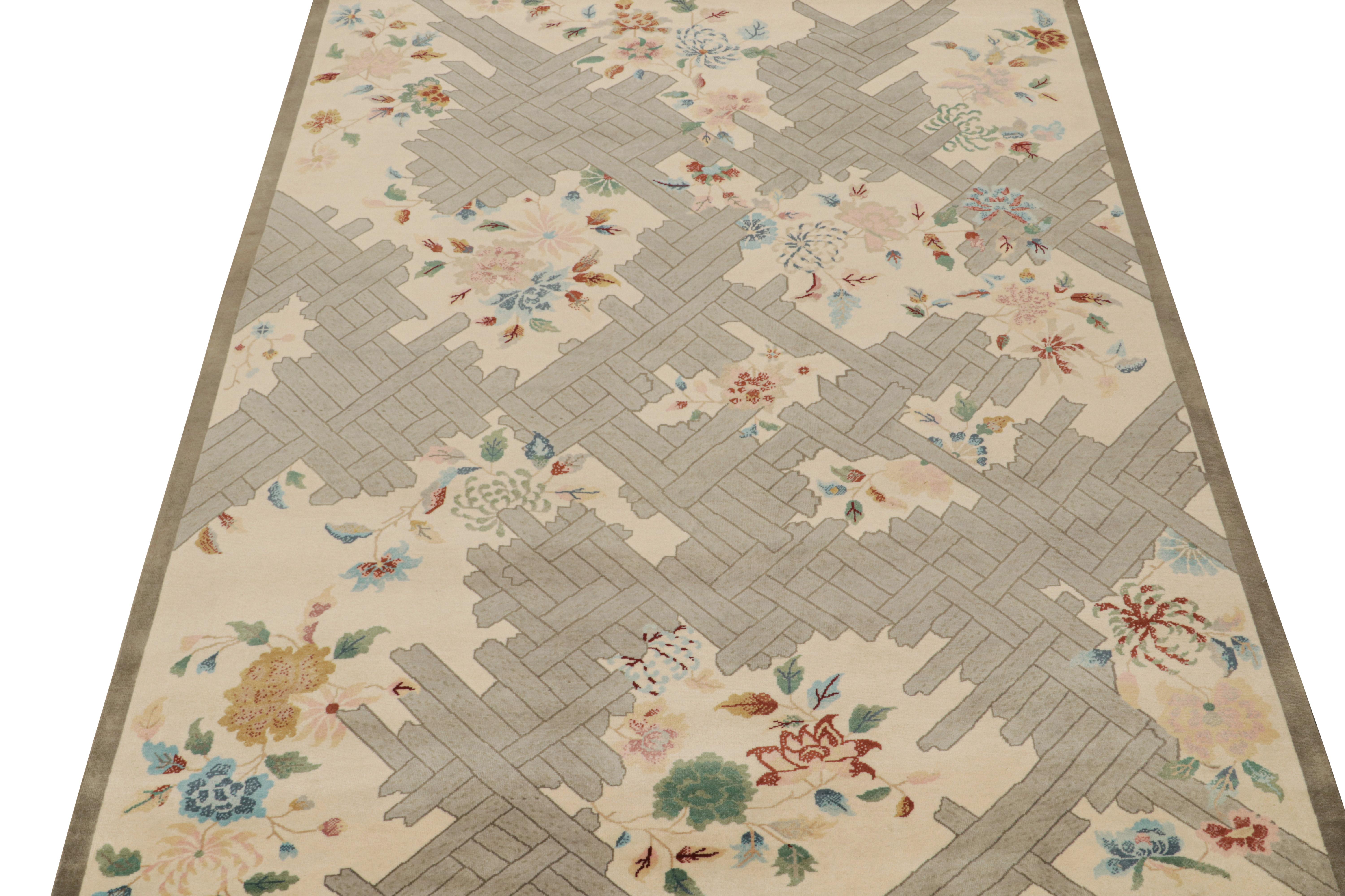 Rug & Kilim's Chinese Style Art Deco Teppich in Beige mit bunten Blumen (Handgeknüpft) im Angebot