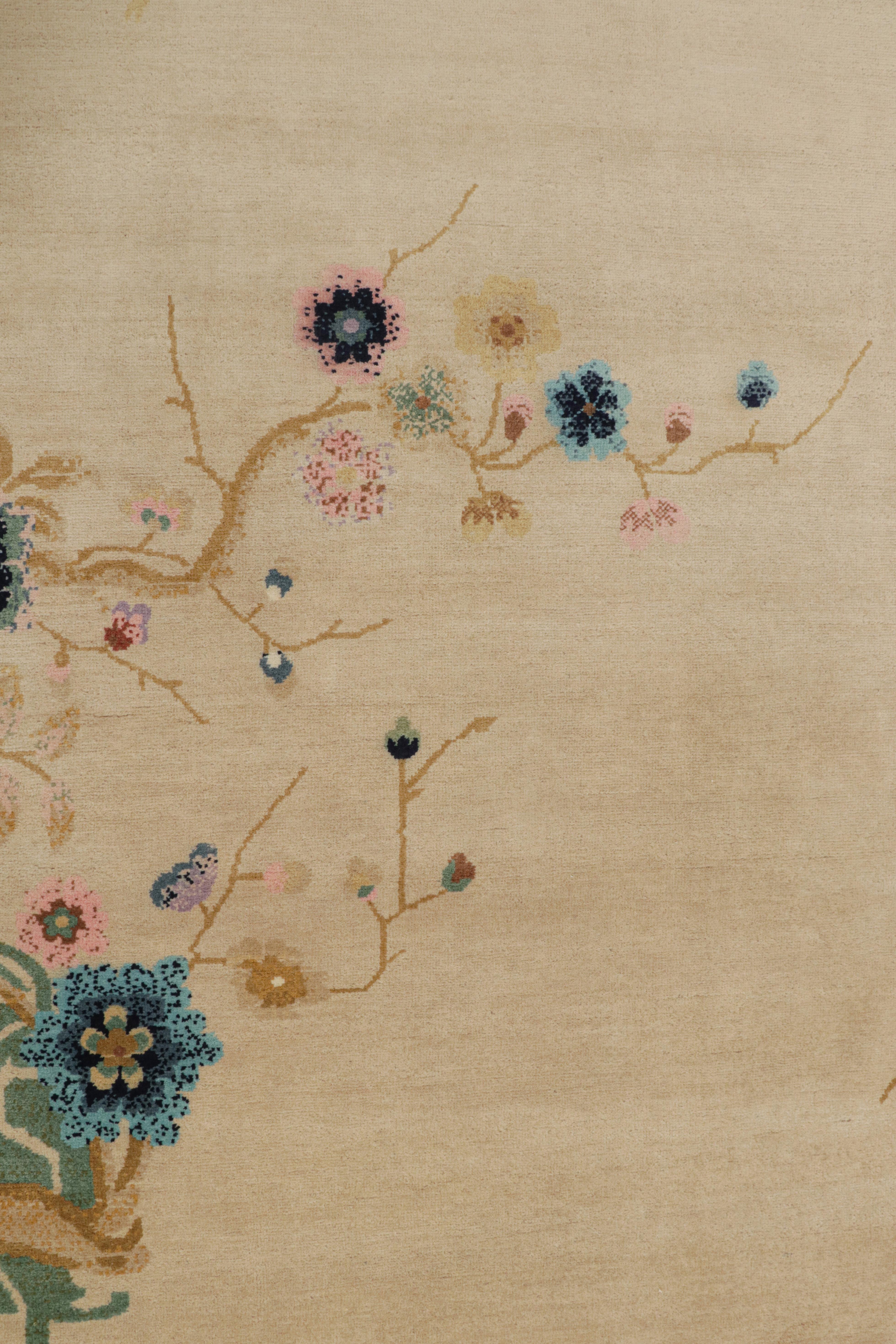 XXIe siècle et contemporain Rug & Kilim's Chinese Style Art Deco rug in Beige with Colorful Florals (tapis de style chinois Art déco avec des fleurs colorées) en vente