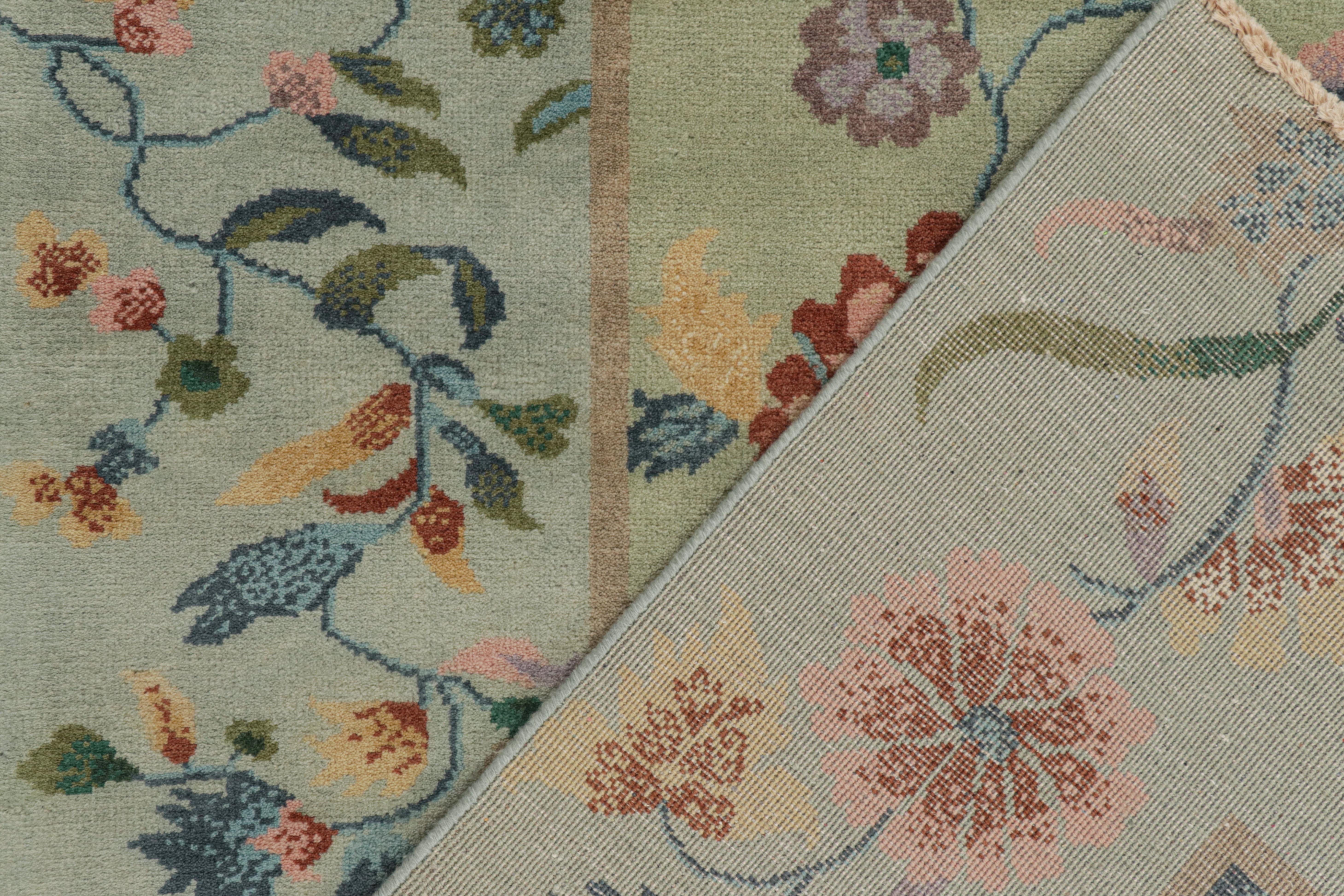 XXI secolo e contemporaneo Tappeto Rug & Kilim in stile cinese Art Deco in verde e blu con fiori colorati in vendita