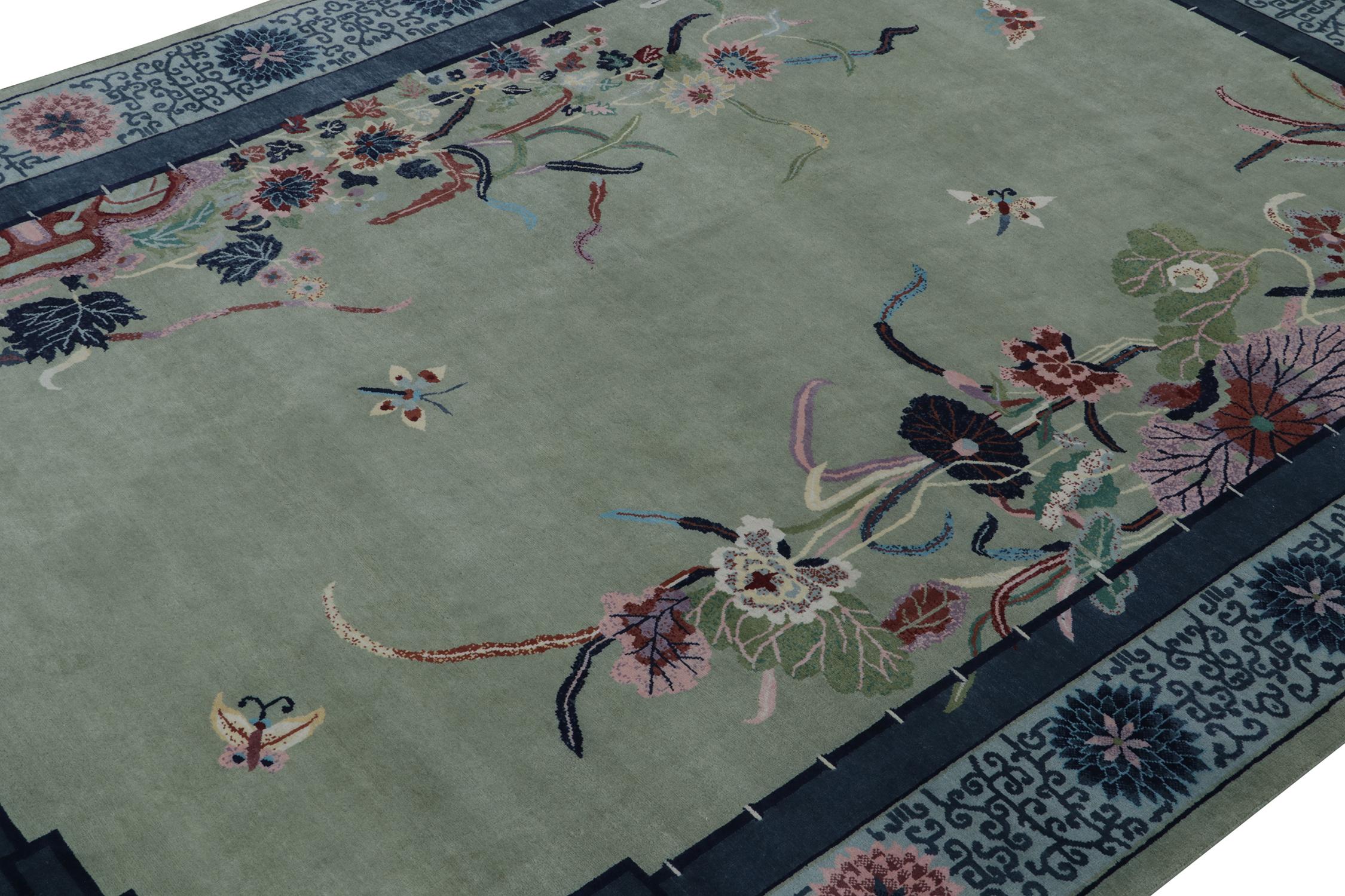 Indien Tapis & Kilim's Chinese Style Art Deco Rug in Green with Blue Floral Patterns 9x10 en vente