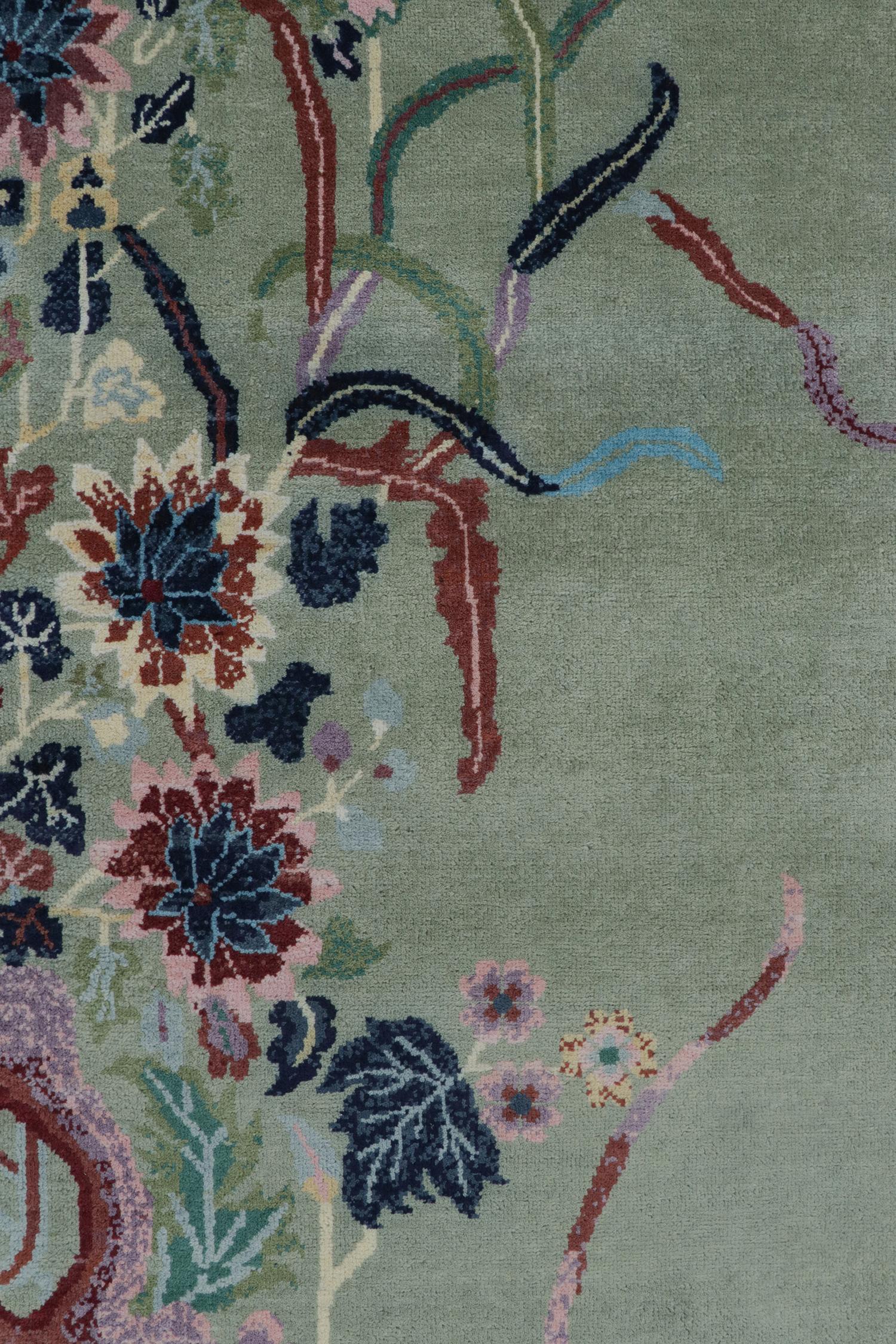 XXIe siècle et contemporain Rug & Kilim's Chinese Style Art Deco Rug in Greene with Blue Floral Patterns (tapis de style chinois Art déco en vert avec des motifs floraux bleus) en vente