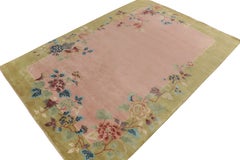 Rug & Kilim's Art Deco Teppich im chinesischen Stil in Rosa, grüner Bordüre und floralen Mustern