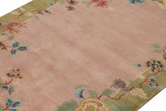 Alfombra Art Decó de estilo chino Rug & Kilim en rosa y verde con flores de colores