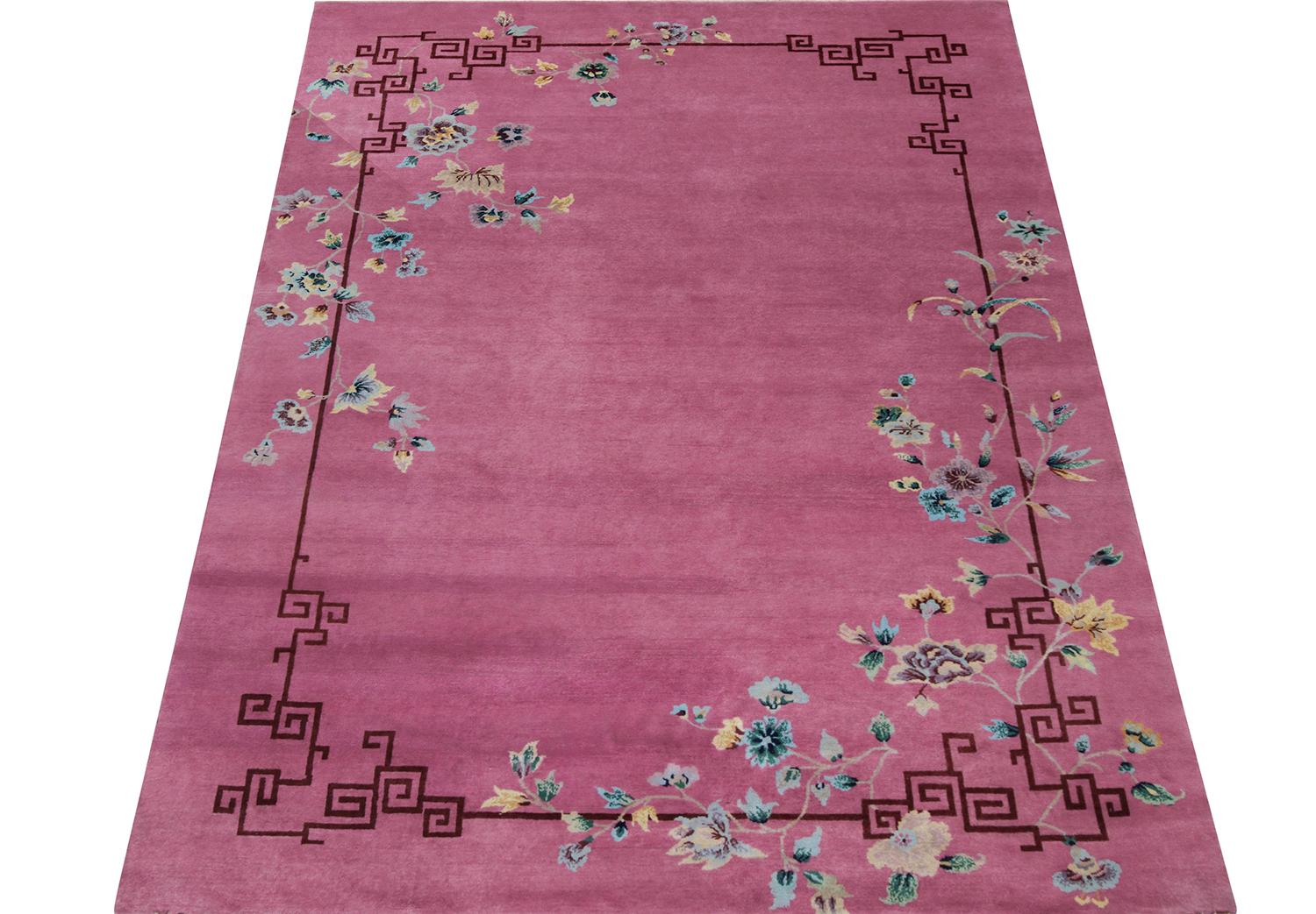 Alfombra Art Decó de estilo chino de Rug & Kilim en rosa con motivos florales de colores Indio en venta