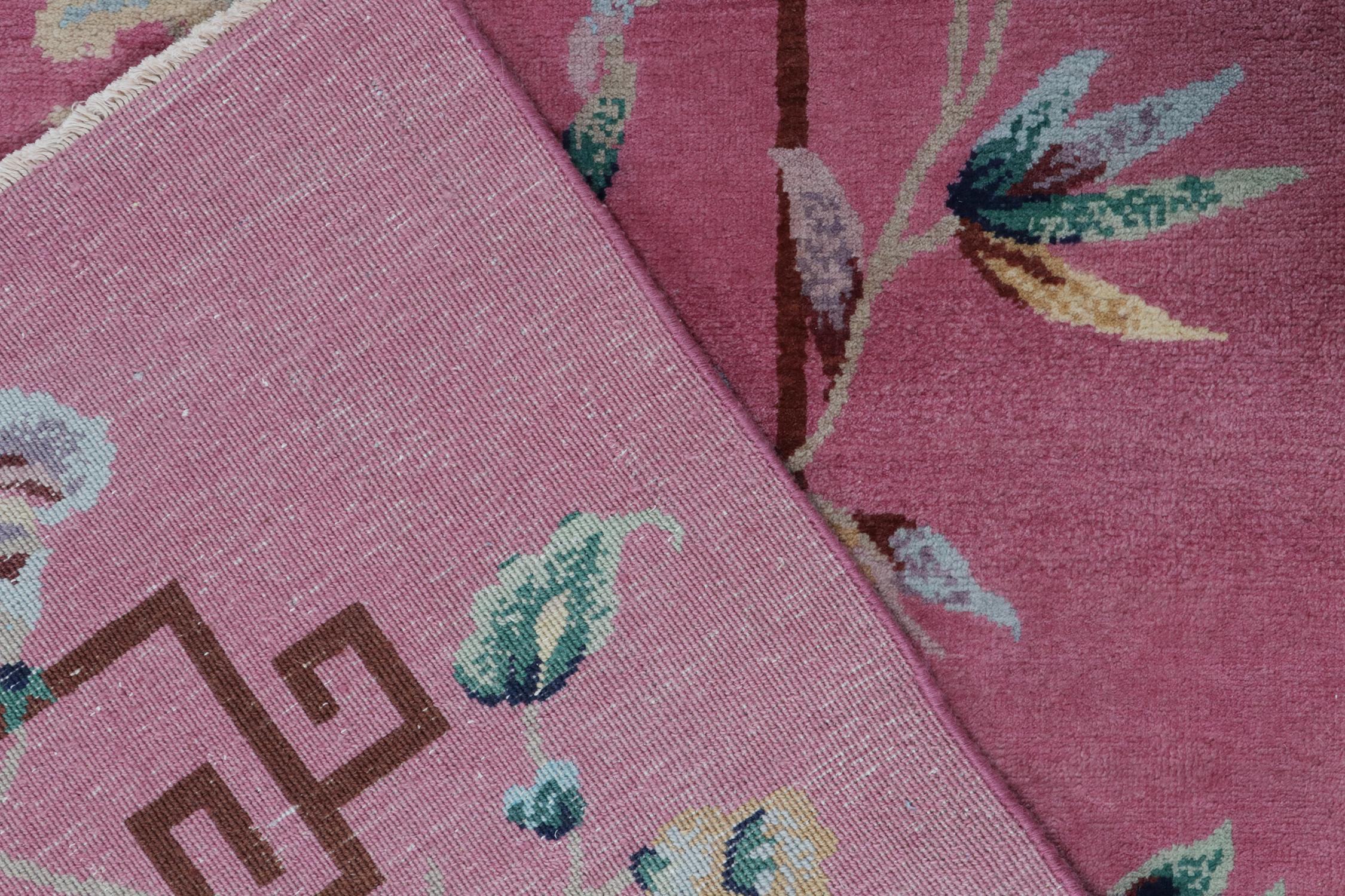 Alfombra Art Decó de estilo chino de Rug & Kilim en rosa con motivos florales de colores Lana en venta