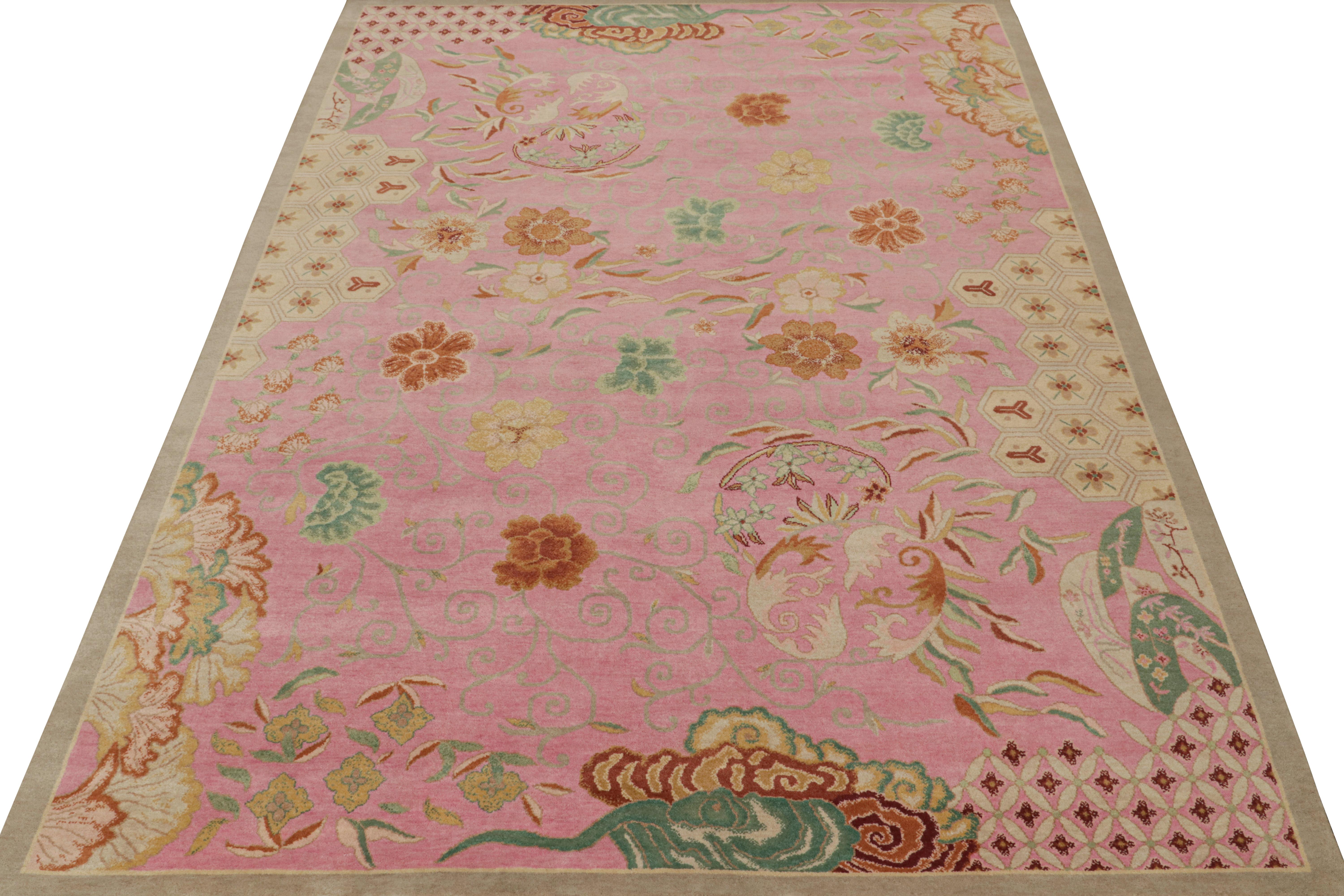 Rug & Kilim's Chinese Style Art Deco Teppich in Pink mit grünen und gold-braunen Blumen (Handgeknüpft) im Angebot