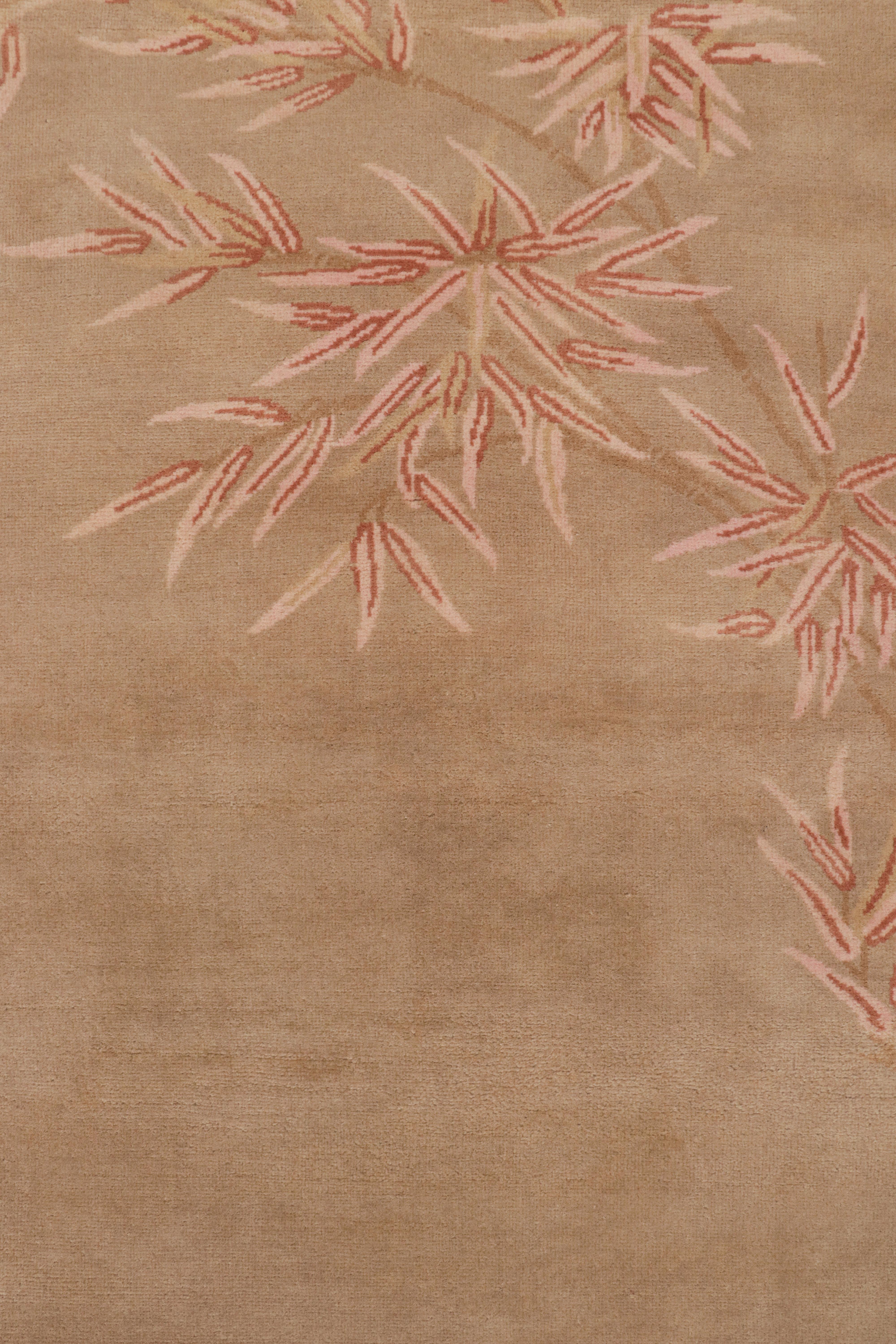 XXIe siècle et contemporain Rug & Kilim's Chinese Style Art Deco Rug in Tones of Brown with Floral Patterns (tapis de style chinois Art déco dans les tons de Brown avec des motifs floraux) en vente