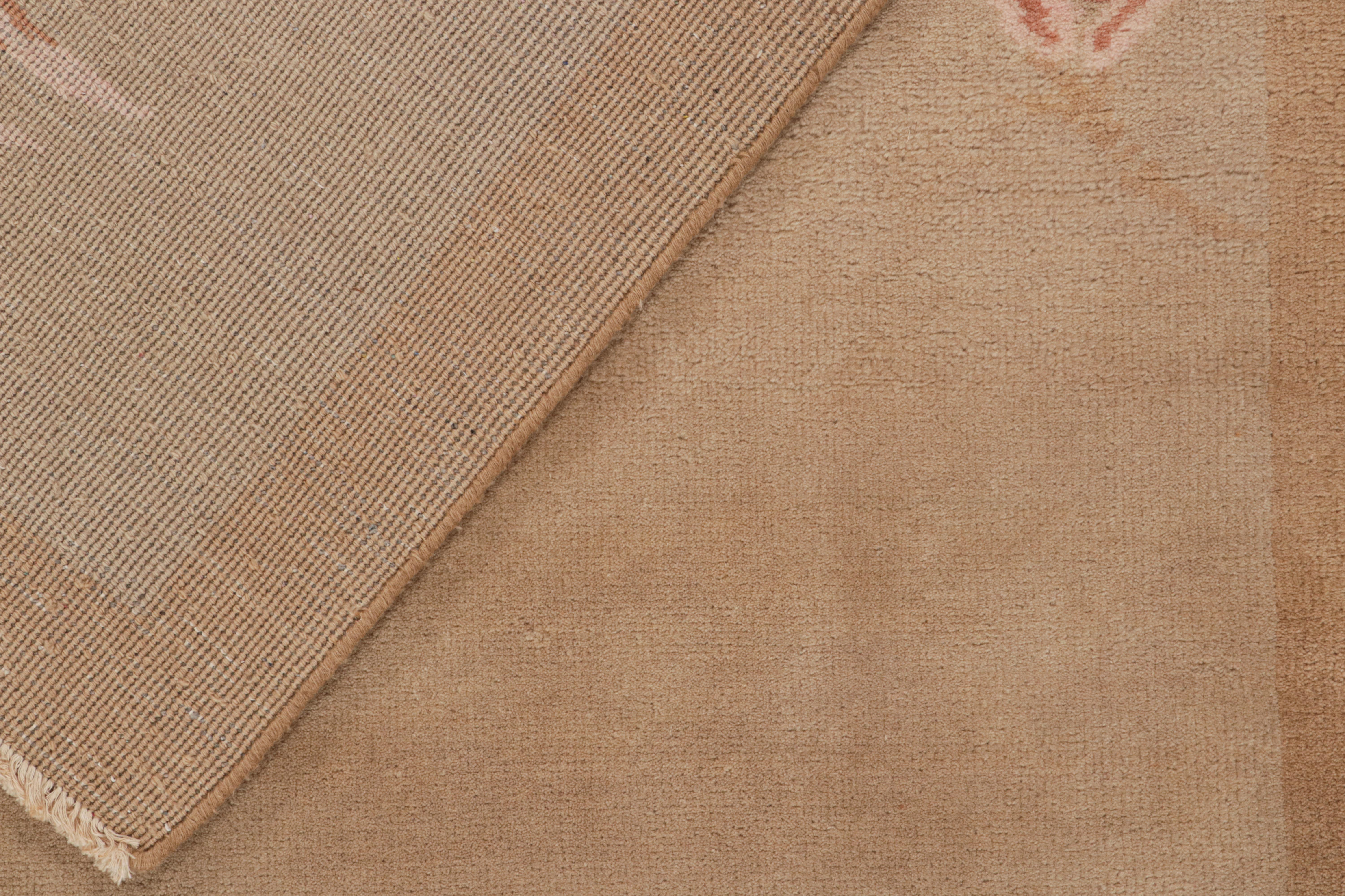 Laine Rug & Kilim's Chinese Style Art Deco Rug in Tones of Brown with Floral Patterns (tapis de style chinois Art déco dans les tons de Brown avec des motifs floraux) en vente