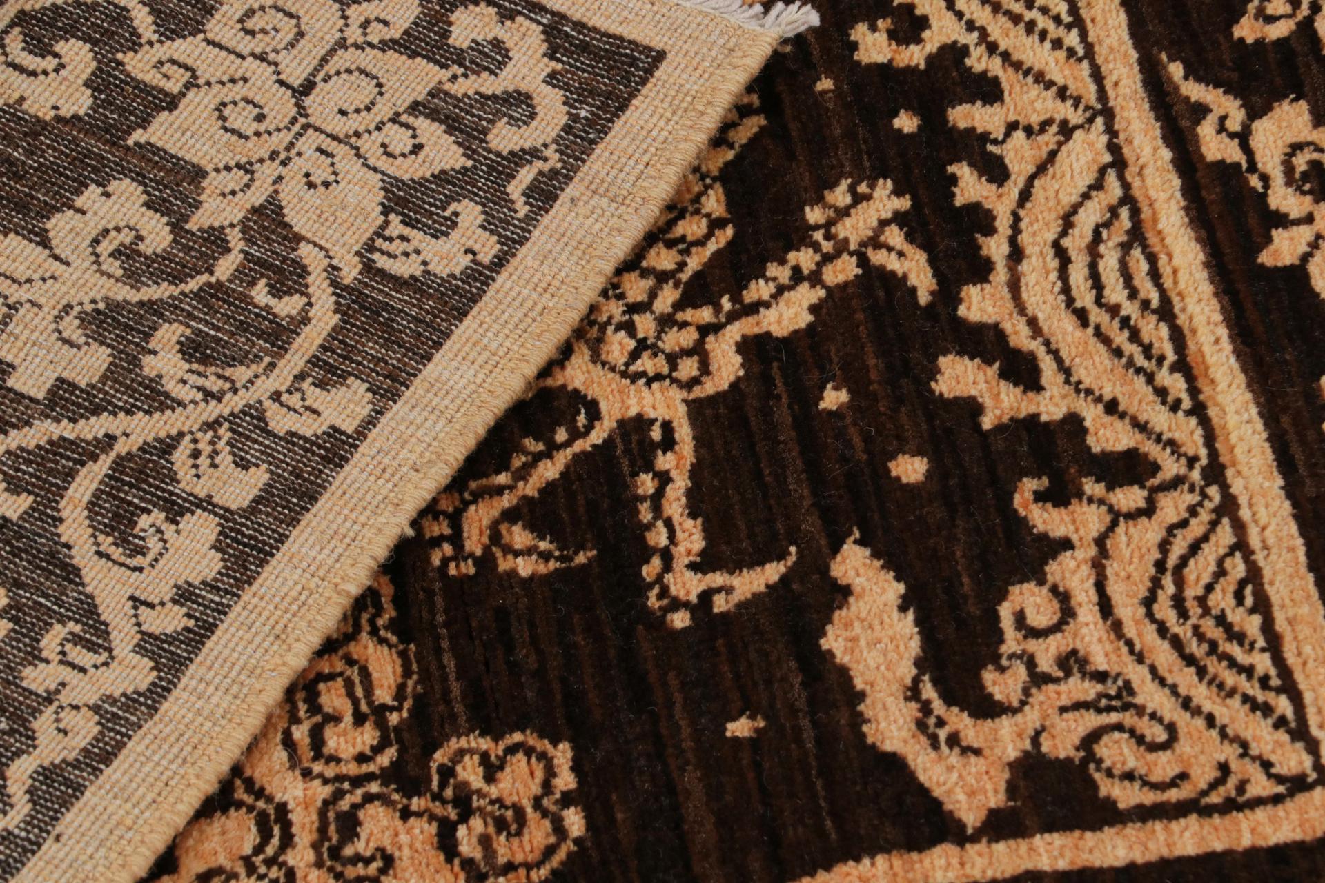 Rug & Kilims Drachenteppich im chinesischen Stil mit braunen, schwarzen und goldenen Motiven (Wolle) im Angebot
